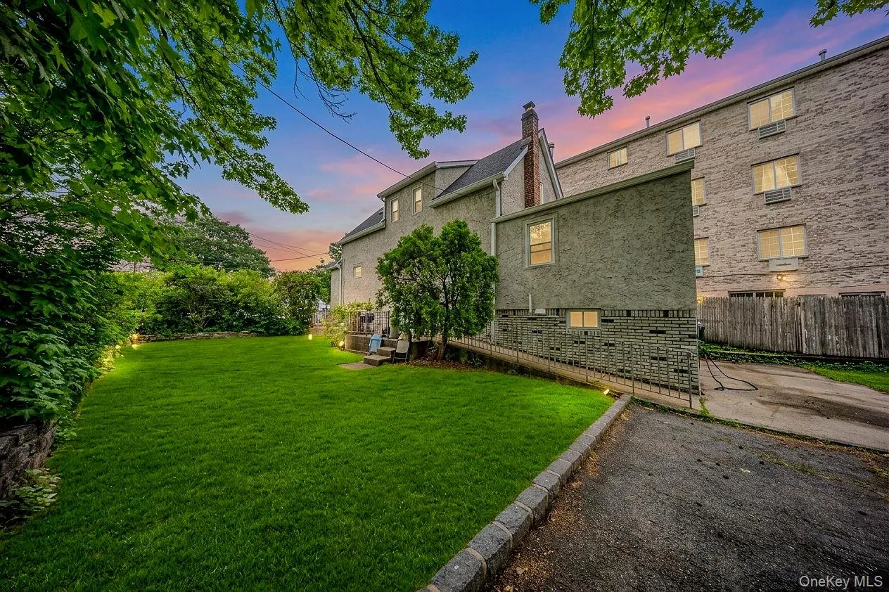 2802 Miles Avenue, New York, NY, 3 Bedrooms Bedrooms, 4 Rooms Rooms,2 BathroomsBathrooms,Residential,For Rent,Miles,0,1003681 2802 Miles Avenue, New York, NY, 3 Bedrooms Bedrooms, 4 Rooms Rooms,2 BathroomsBathrooms,Residential,For Rent,Miles,0,1003681