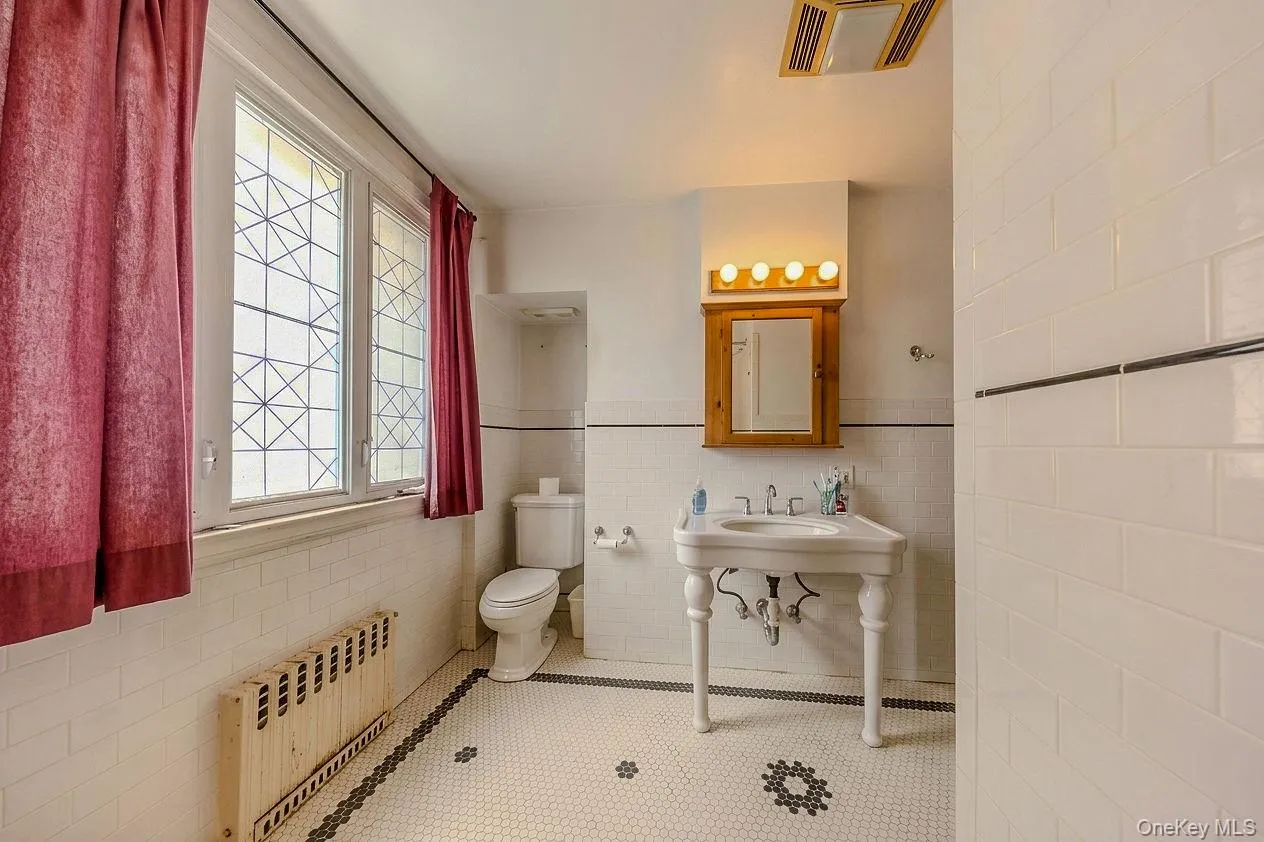 2802 Miles Avenue, New York, NY, 3 Bedrooms Bedrooms, 4 Rooms Rooms,2 BathroomsBathrooms,Residential,For Rent,Miles,0,1003681 2802 Miles Avenue, New York, NY, 3 Bedrooms Bedrooms, 4 Rooms Rooms,2 BathroomsBathrooms,Residential,For Rent,Miles,0,1003681