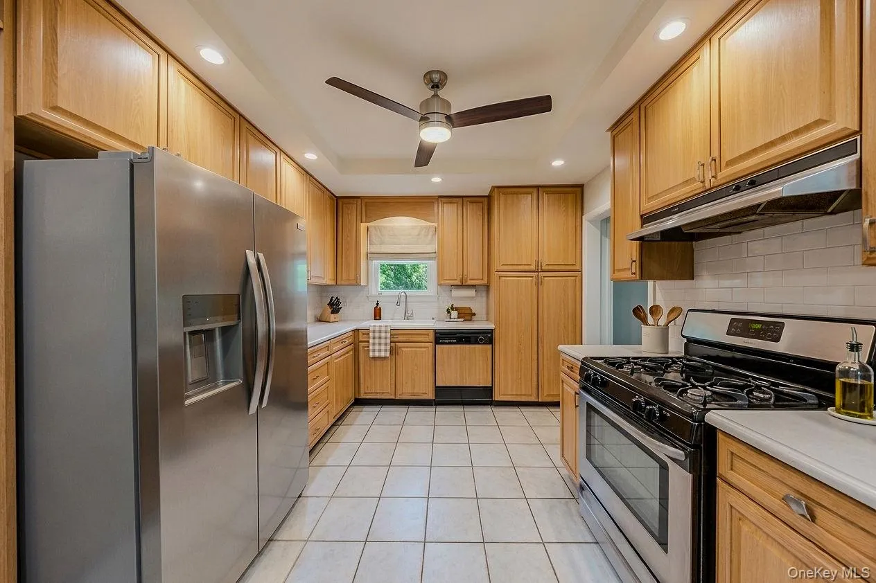 2802 Miles Avenue, New York, NY, 3 Bedrooms Bedrooms, 4 Rooms Rooms,2 BathroomsBathrooms,Residential,For Rent,Miles,0,1003681 2802 Miles Avenue, New York, NY, 3 Bedrooms Bedrooms, 4 Rooms Rooms,2 BathroomsBathrooms,Residential,For Rent,Miles,0,1003681