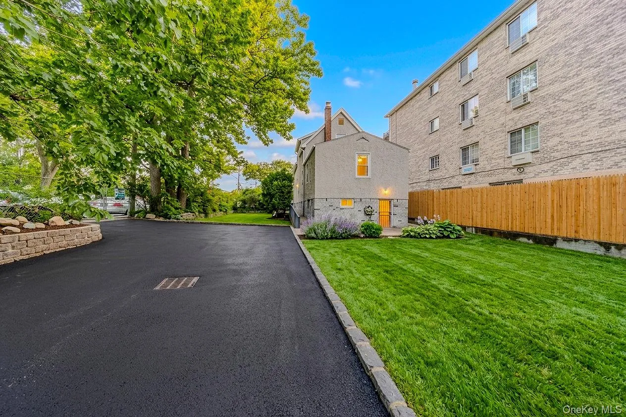 2802 Miles Avenue, New York, NY, 3 Bedrooms Bedrooms, 4 Rooms Rooms,2 BathroomsBathrooms,Residential,For Rent,Miles,0,1003681 2802 Miles Avenue, New York, NY, 3 Bedrooms Bedrooms, 4 Rooms Rooms,2 BathroomsBathrooms,Residential,For Rent,Miles,0,1003681