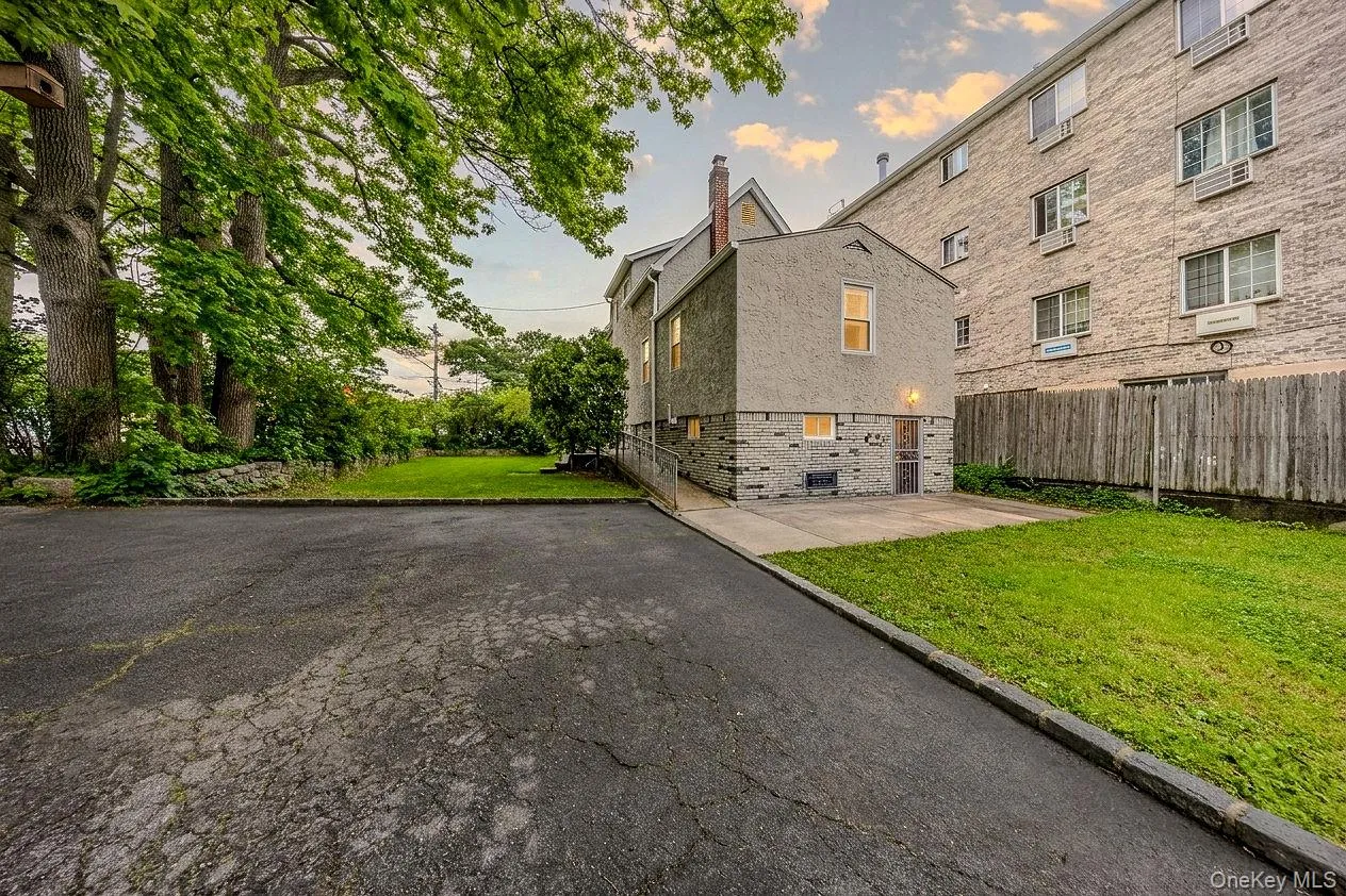 2802 Miles Avenue, New York, NY, 3 Bedrooms Bedrooms, 4 Rooms Rooms,2 BathroomsBathrooms,Residential,For Rent,Miles,0,1003681 2802 Miles Avenue, New York, NY, 3 Bedrooms Bedrooms, 4 Rooms Rooms,2 BathroomsBathrooms,Residential,For Rent,Miles,0,1003681
