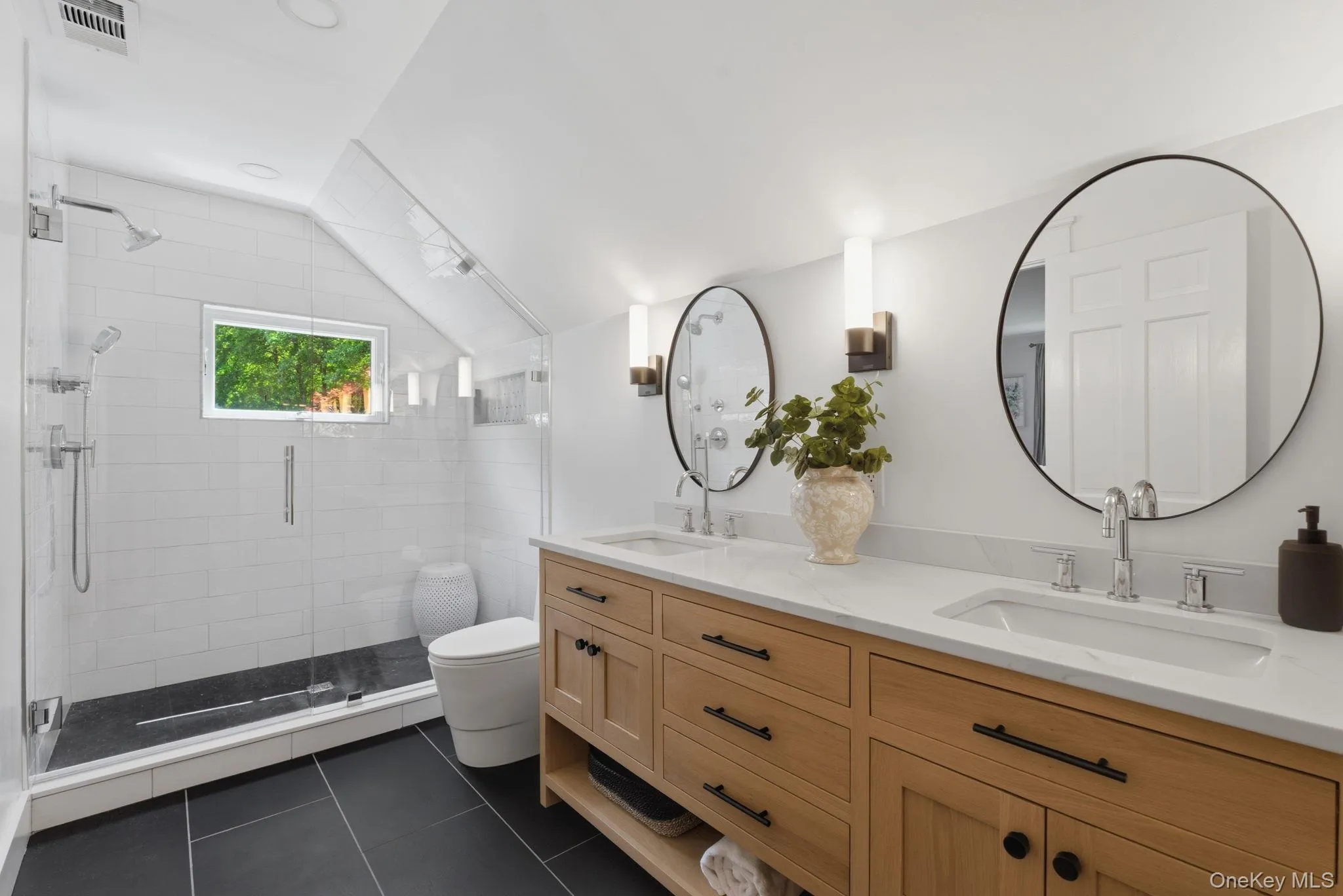 Primary En Suite Primary En Suite