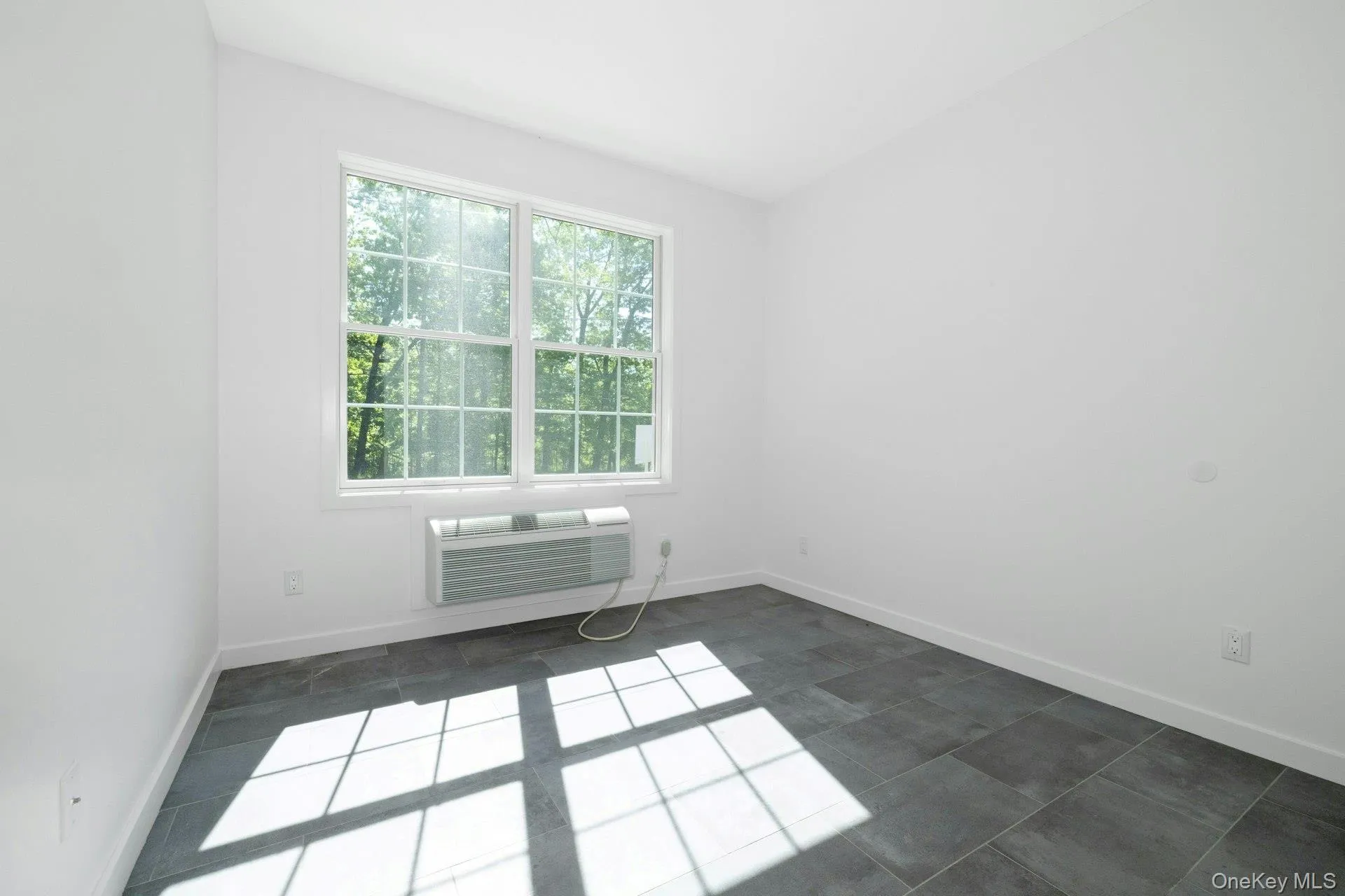 The Den, office or 2nd Bedroom. Great sunlight and full closet. The Den, office or 2nd Bedroom. Great sunlight and full closet.