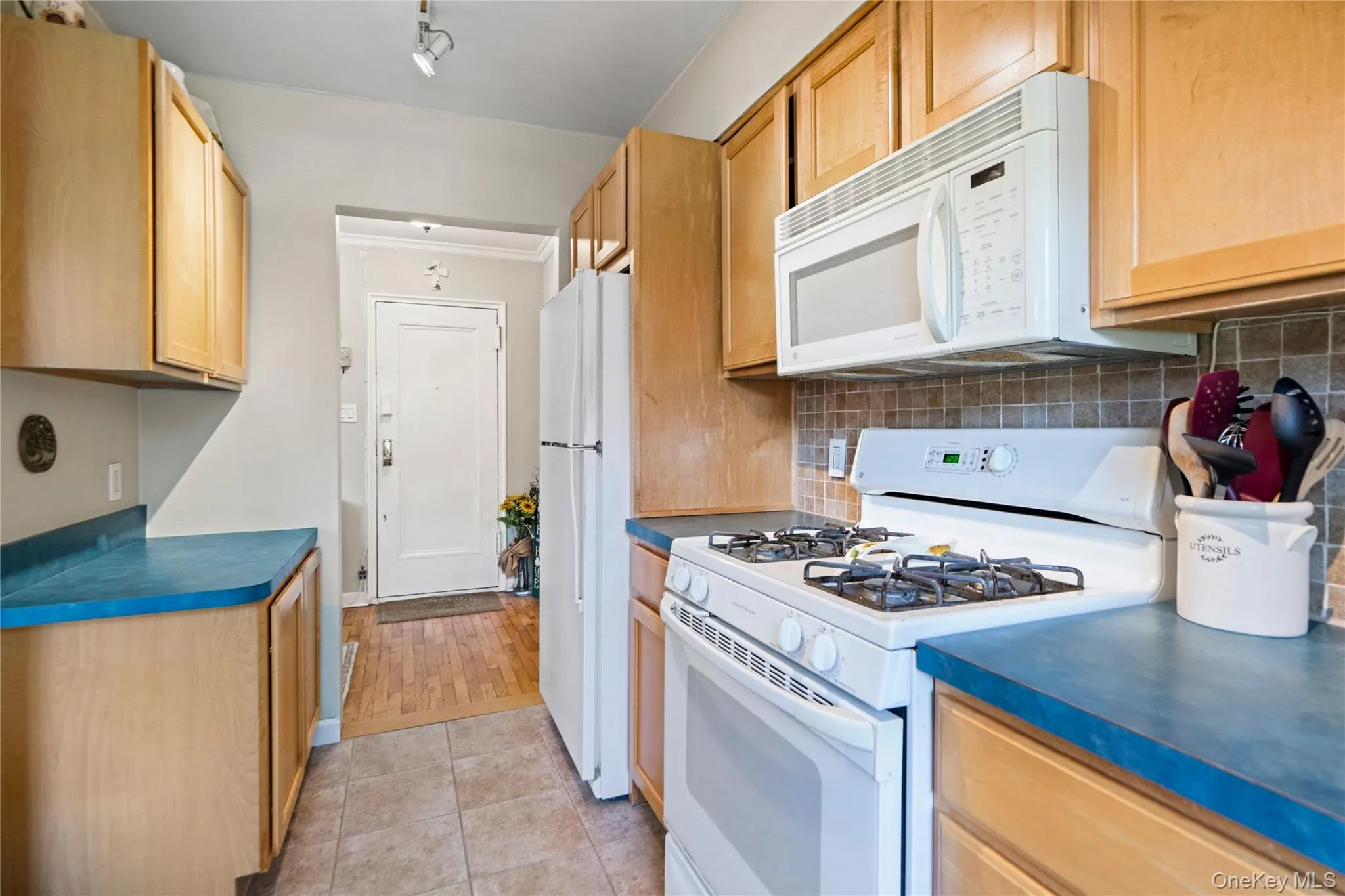 1 Edwards Street, North Hempstead, NY, 1 Bedroom Bedrooms, 4 Rooms Rooms,1 BathroomBathrooms,Residential,For Rent,Edwards,0,1003693 1 Edwards Street, North Hempstead, NY, 1 Bedroom Bedrooms, 4 Rooms Rooms,1 BathroomBathrooms,Residential,For Rent,Edwards,0,1003693