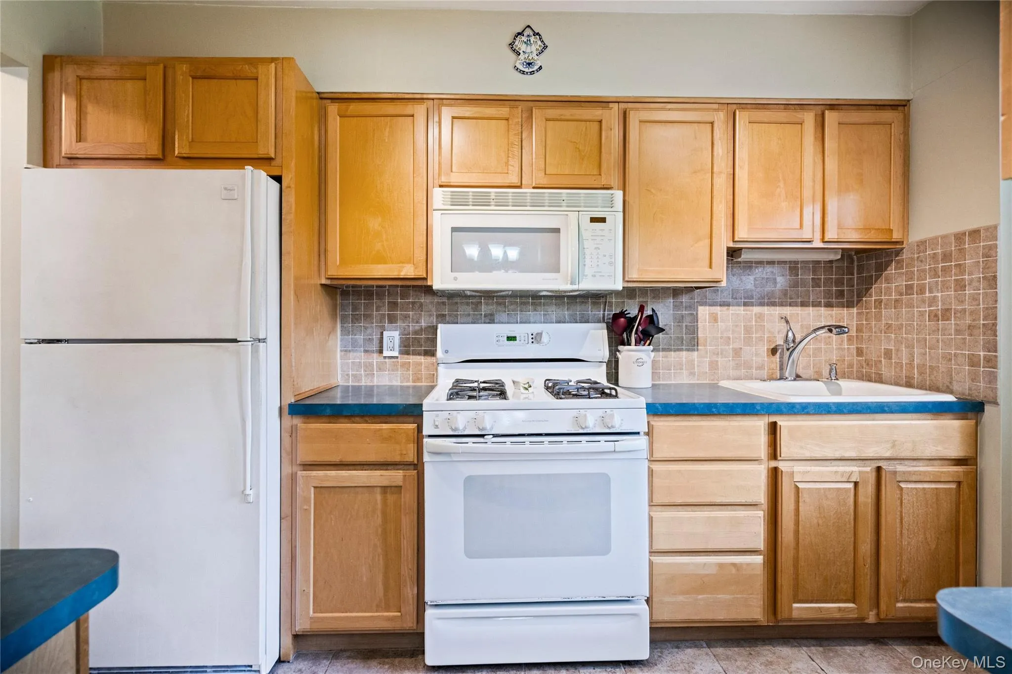 1 Edwards Street, North Hempstead, NY, 1 Bedroom Bedrooms, 4 Rooms Rooms,1 BathroomBathrooms,Residential,For Rent,Edwards,0,1003693 1 Edwards Street, North Hempstead, NY, 1 Bedroom Bedrooms, 4 Rooms Rooms,1 BathroomBathrooms,Residential,For Rent,Edwards,0,1003693