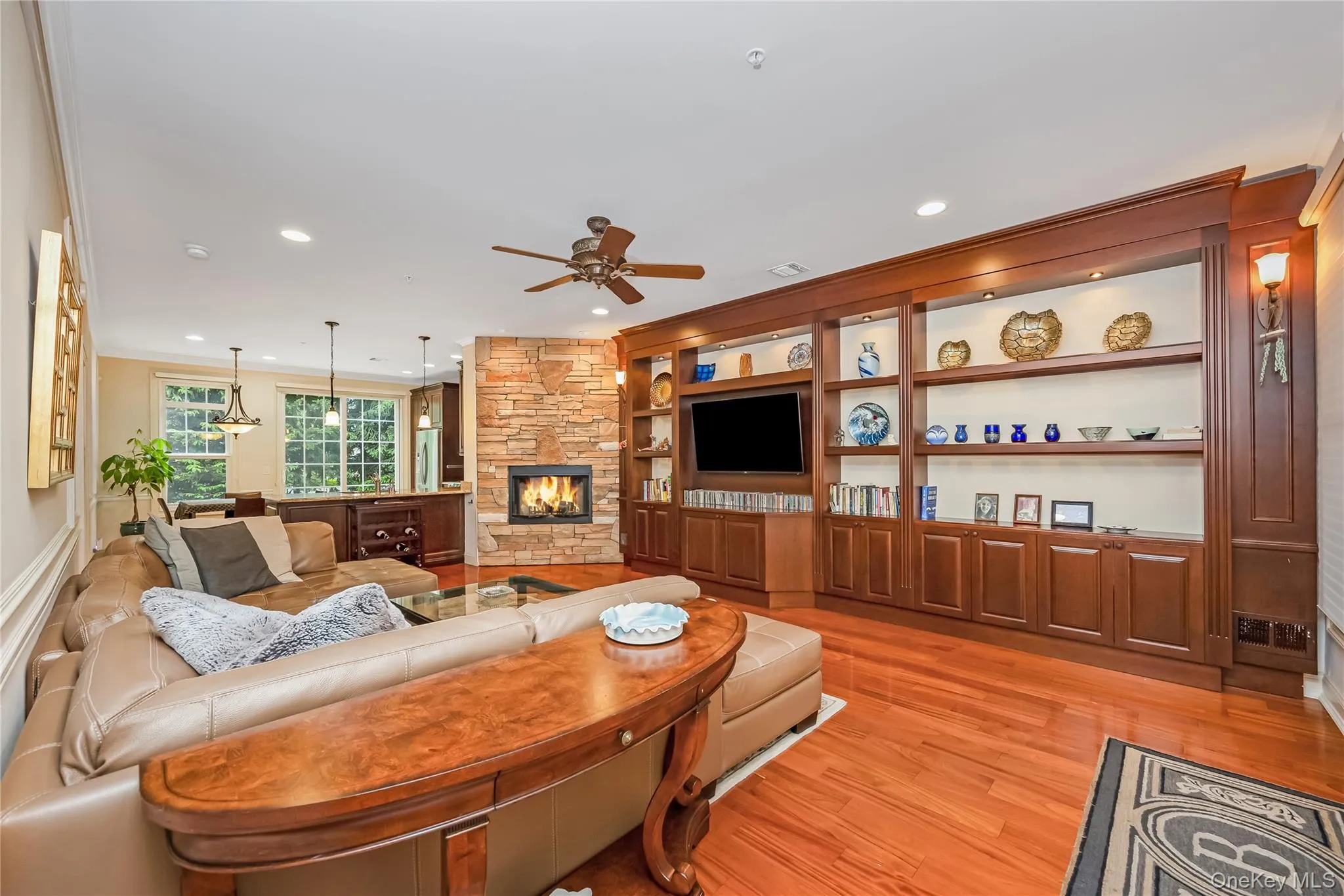 Gorgeous Living room with Gas FPL and wood built ins Gorgeous Living room with Gas FPL and wood built ins