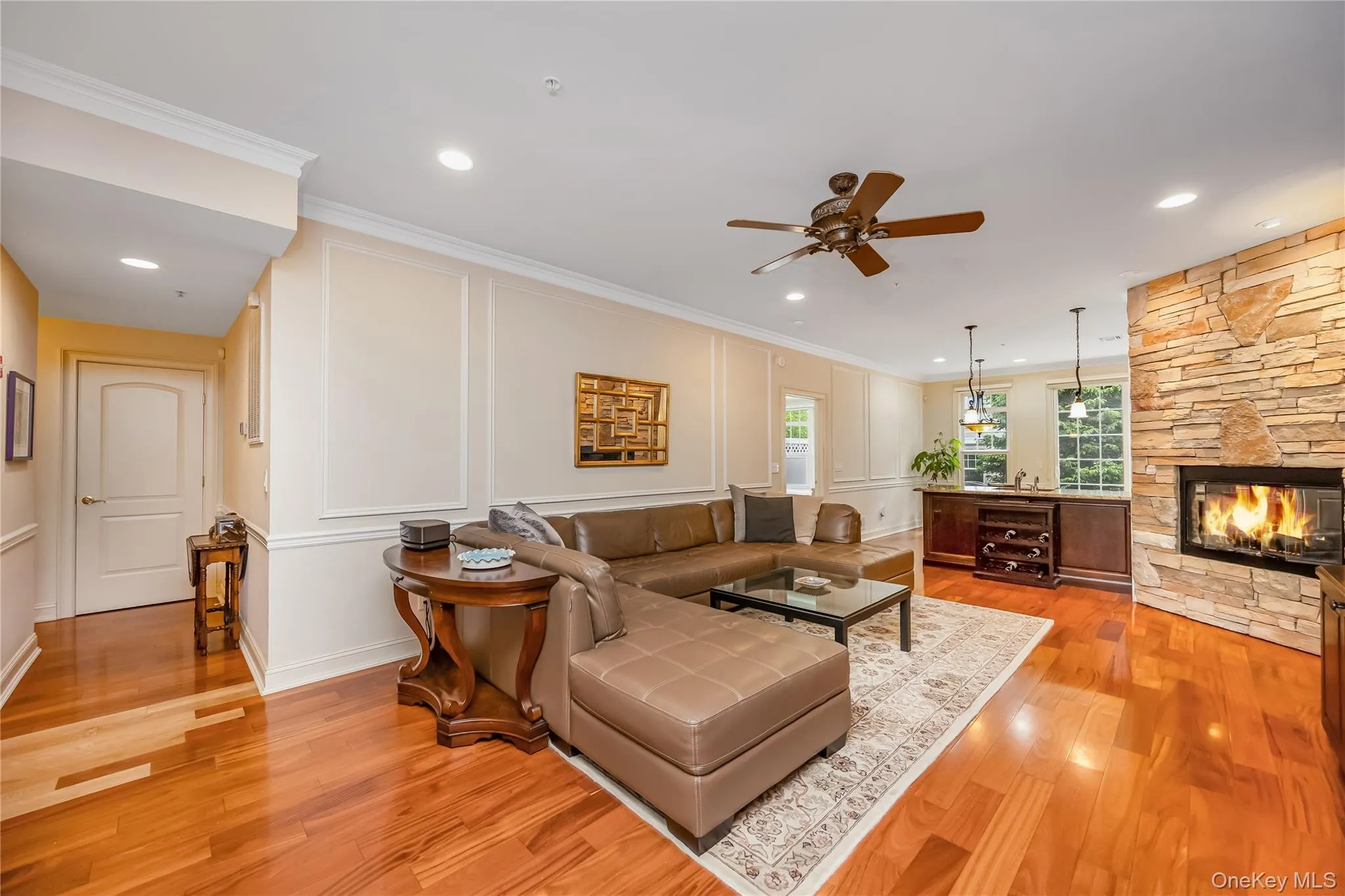 Gorgeous Living room with Gas FPL and wood built ins Gorgeous Living room with Gas FPL and wood built ins