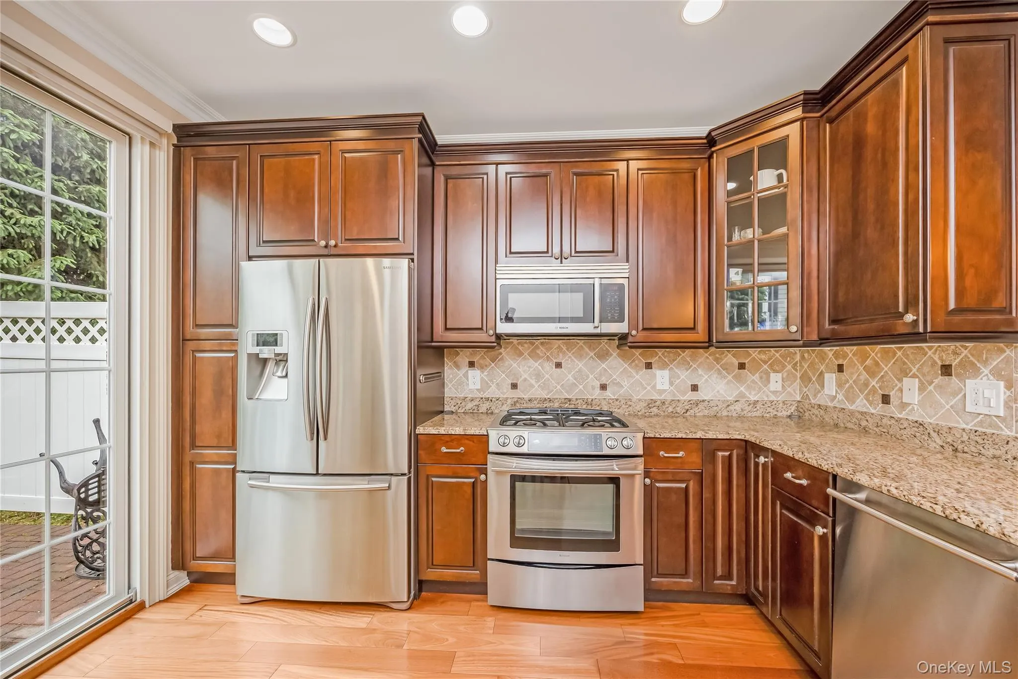 EIK with wood cabinets, granite counter tops, ss appliances and sliders to the private patio EIK with wood cabinets, granite counter tops, ss appliances and sliders to the private patio