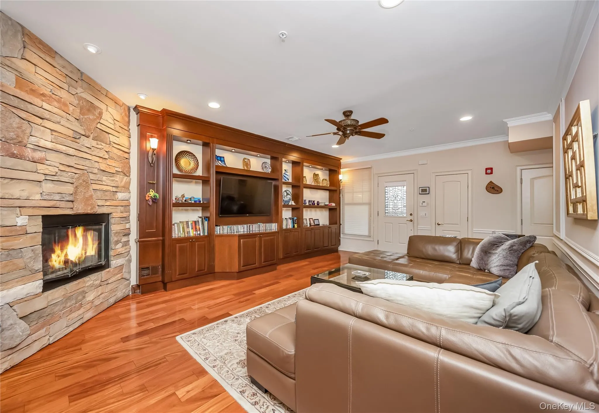Gorgeous Living room with Gas FPL and wood built ins Gorgeous Living room with Gas FPL and wood built ins