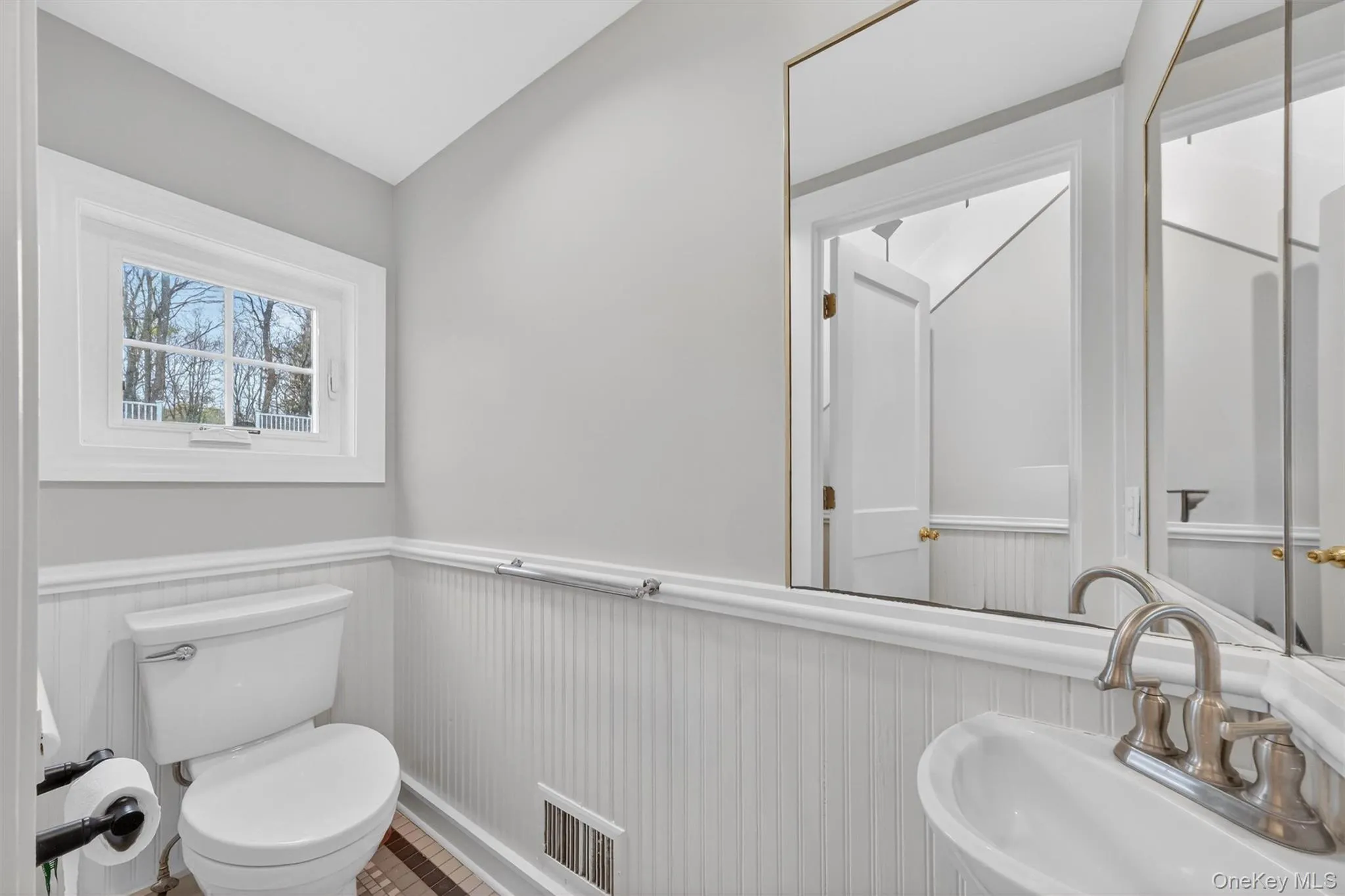 Conveniently located powder room on the main floor. Conveniently located powder room on the main floor.
