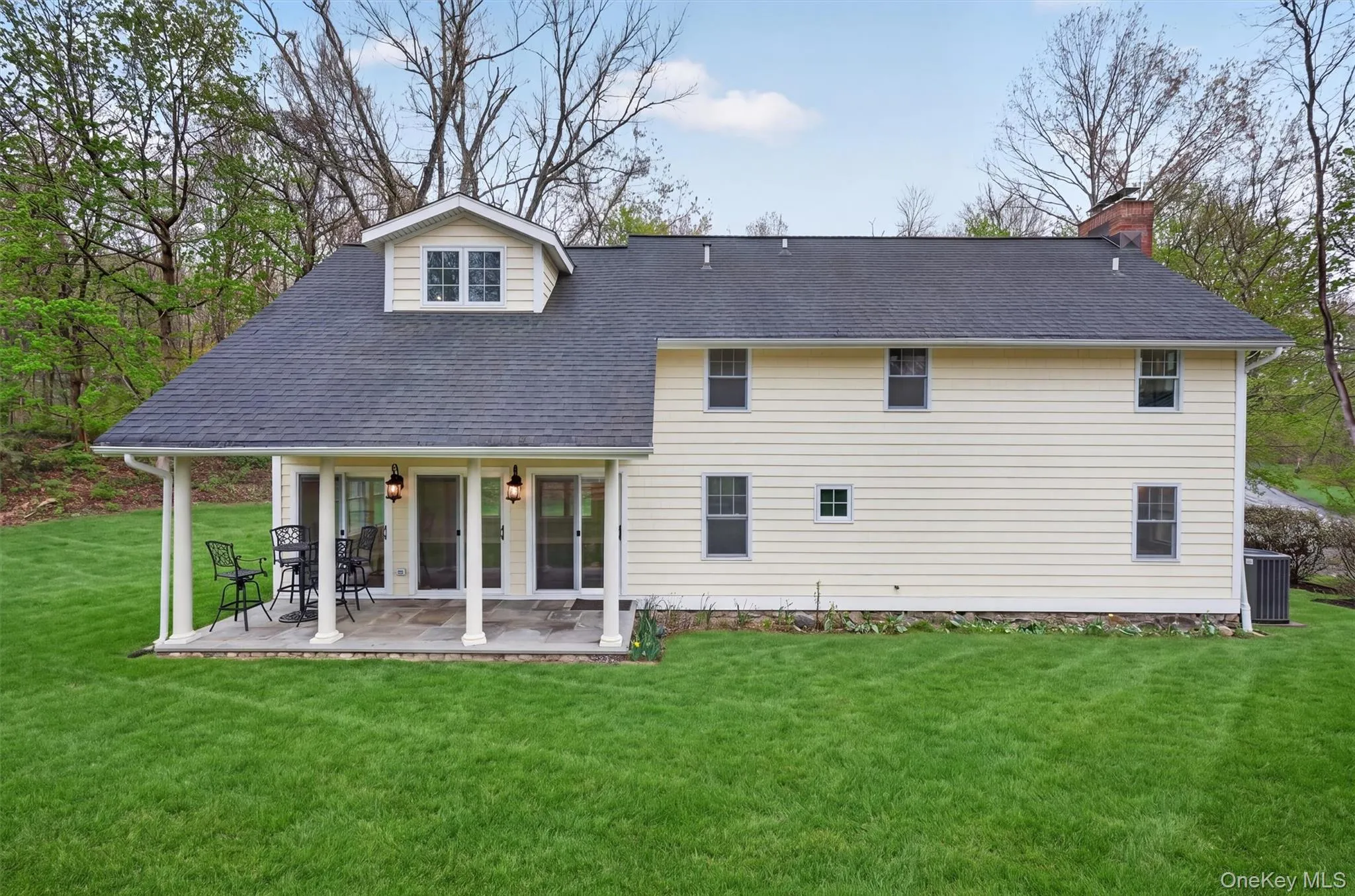 A meticulously-maintained house to make your new home. A meticulously-maintained house to make your new home.