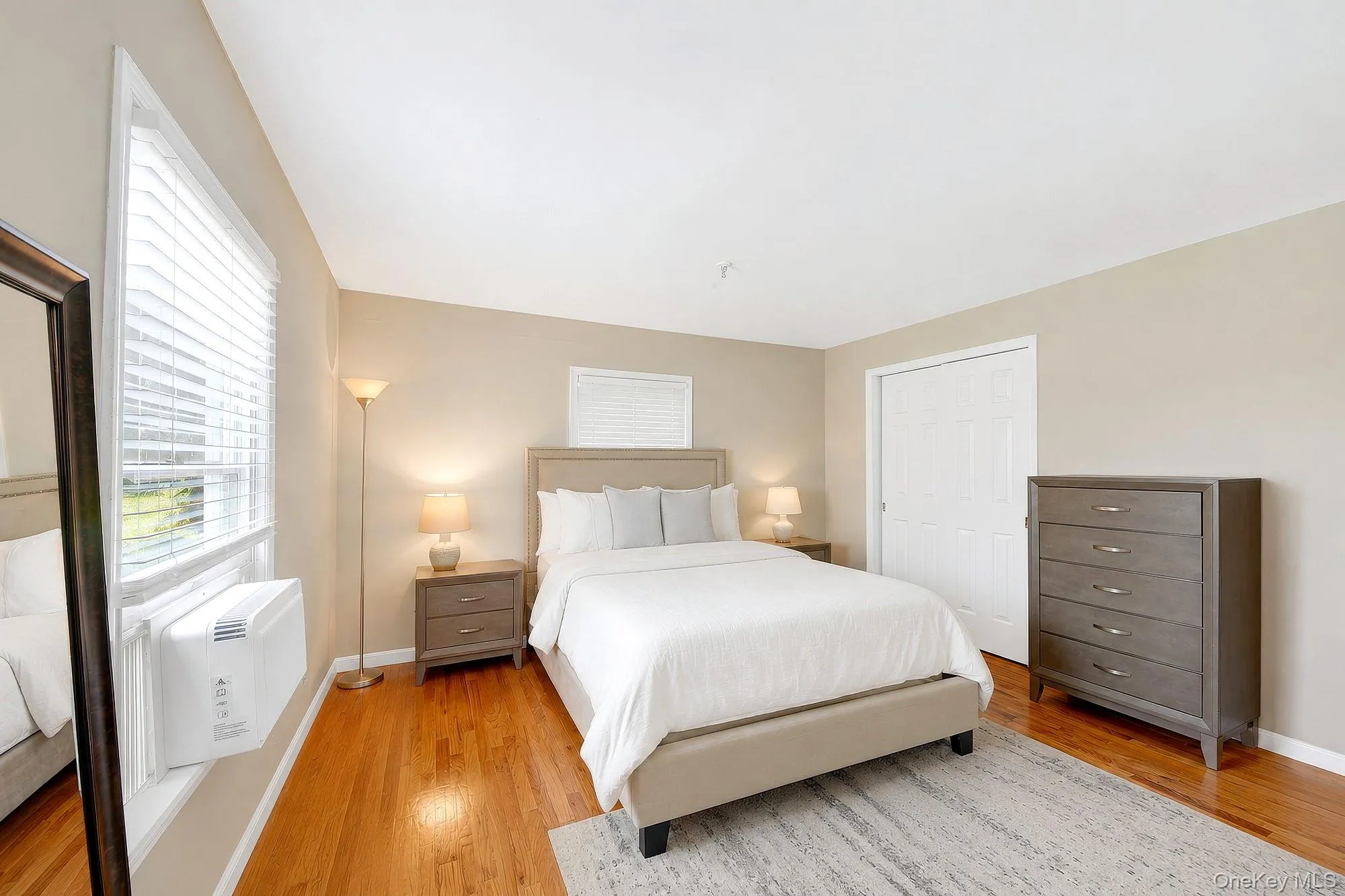 Large primary bedroom with two exposures, large closet, hardwood floors and en-suite bathroom Large primary bedroom with two exposures, large closet, hardwood floors and en-suite bathroom