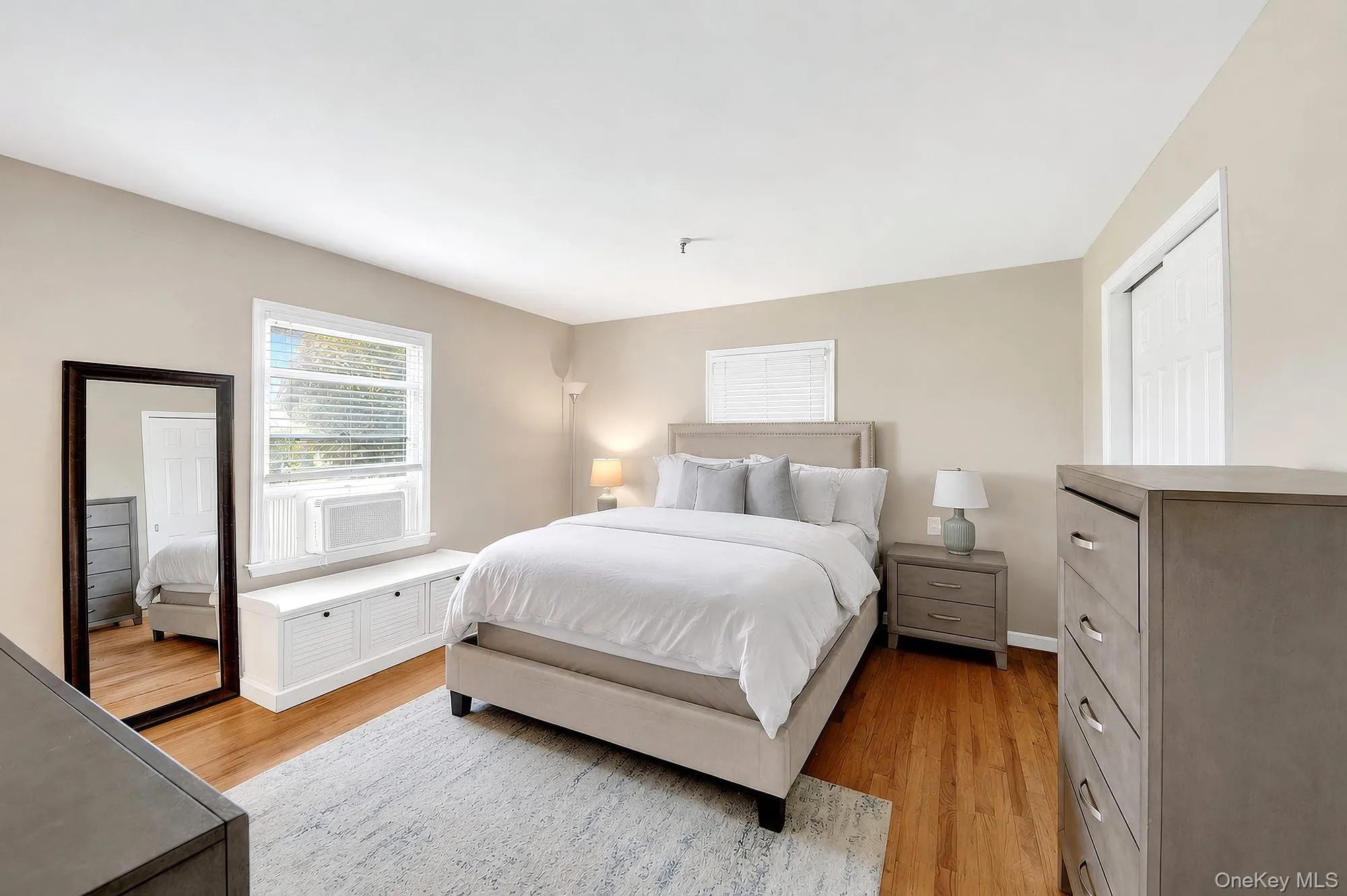 Large primary bedroom with two exposures, large closet, hardwood floors and en-suite bathroom Large primary bedroom with two exposures, large closet, hardwood floors and en-suite bathroom