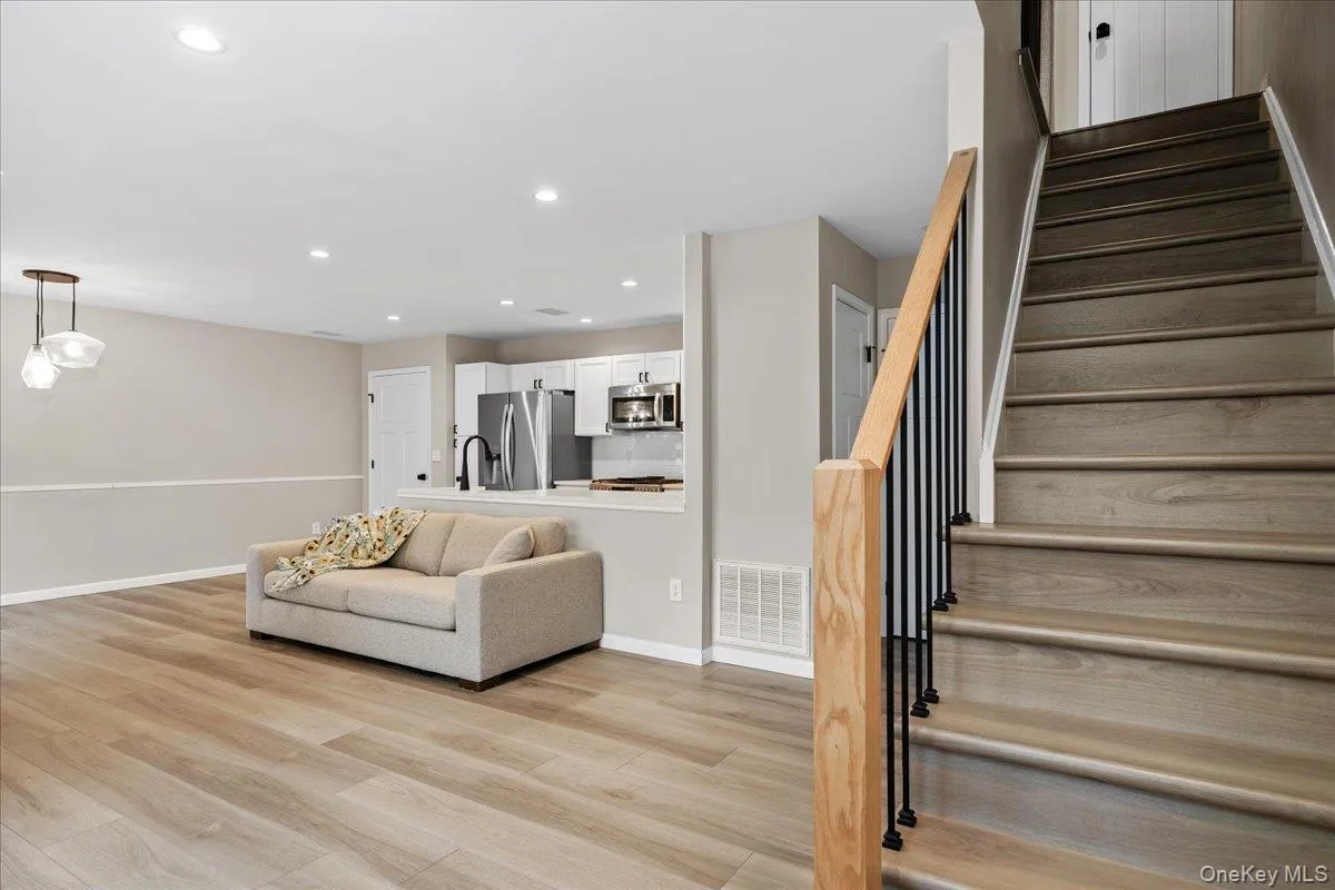56 The Rise, Warwick (town), NY, 2 Bedrooms Bedrooms, 5 Rooms Rooms,1 BathroomBathrooms,Residential Lease,For Rent,The Rise,0,1003726 56 The Rise, Warwick (town), NY, 2 Bedrooms Bedrooms, 5 Rooms Rooms,1 BathroomBathrooms,Residential Lease,For Rent,The Rise,0,1003726