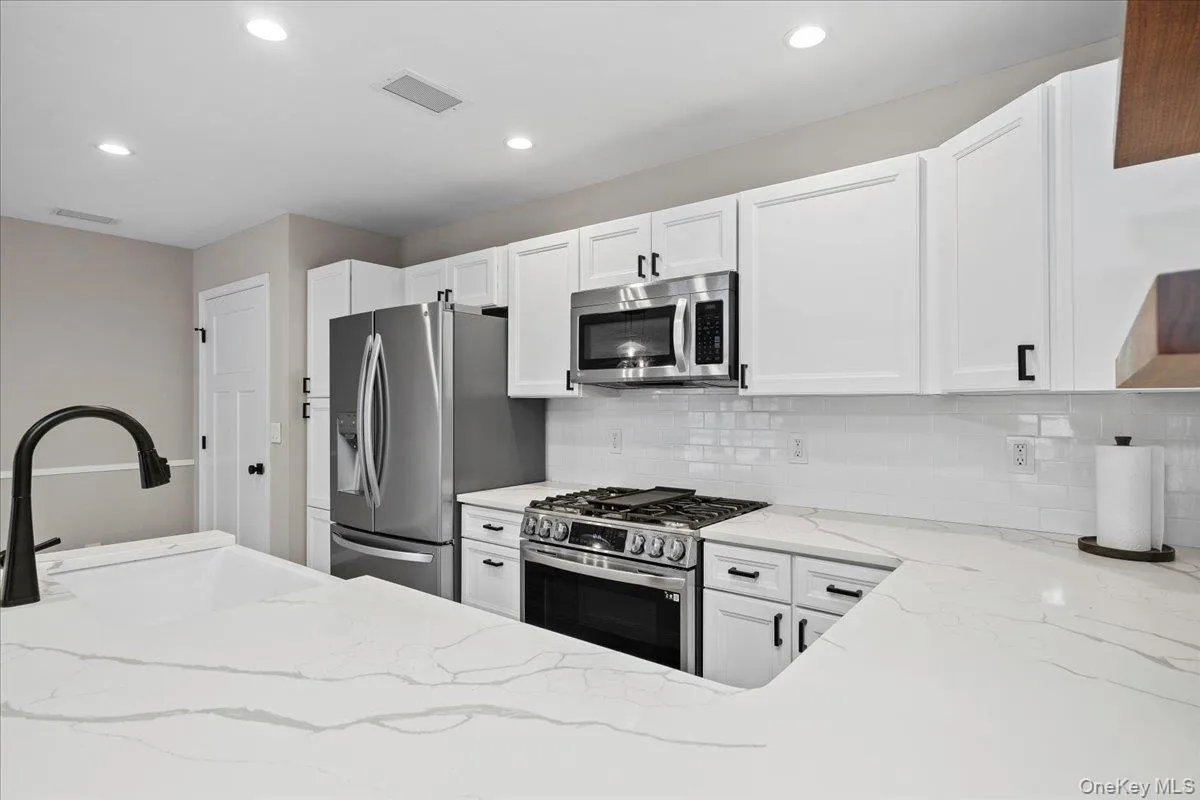 56 The Rise, Warwick (town), NY, 2 Bedrooms Bedrooms, 5 Rooms Rooms,1 BathroomBathrooms,Residential Lease,For Rent,The Rise,0,1003726 56 The Rise, Warwick (town), NY, 2 Bedrooms Bedrooms, 5 Rooms Rooms,1 BathroomBathrooms,Residential Lease,For Rent,The Rise,0,1003726