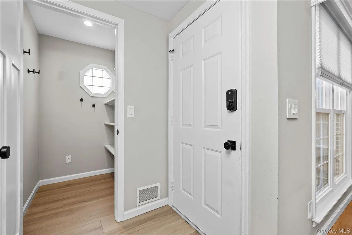 56 The Rise, Warwick (town), NY, 2 Bedrooms Bedrooms, 5 Rooms Rooms,1 BathroomBathrooms,Residential Lease,For Rent,The Rise,0,1003726 56 The Rise, Warwick (town), NY, 2 Bedrooms Bedrooms, 5 Rooms Rooms,1 BathroomBathrooms,Residential Lease,For Rent,The Rise,0,1003726