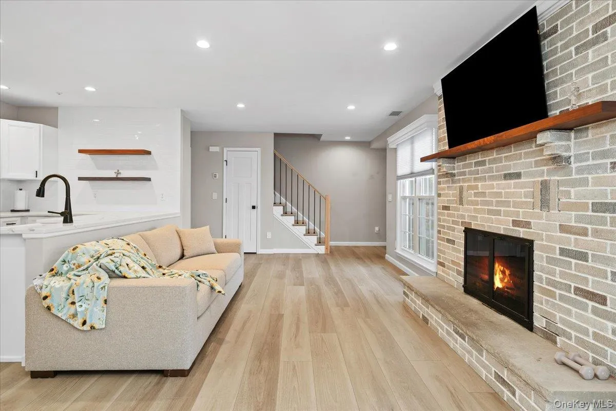 56 The Rise, Warwick (town), NY, 2 Bedrooms Bedrooms, 5 Rooms Rooms,1 BathroomBathrooms,Residential Lease,For Rent,The Rise,0,1003726 56 The Rise, Warwick (town), NY, 2 Bedrooms Bedrooms, 5 Rooms Rooms,1 BathroomBathrooms,Residential Lease,For Rent,The Rise,0,1003726