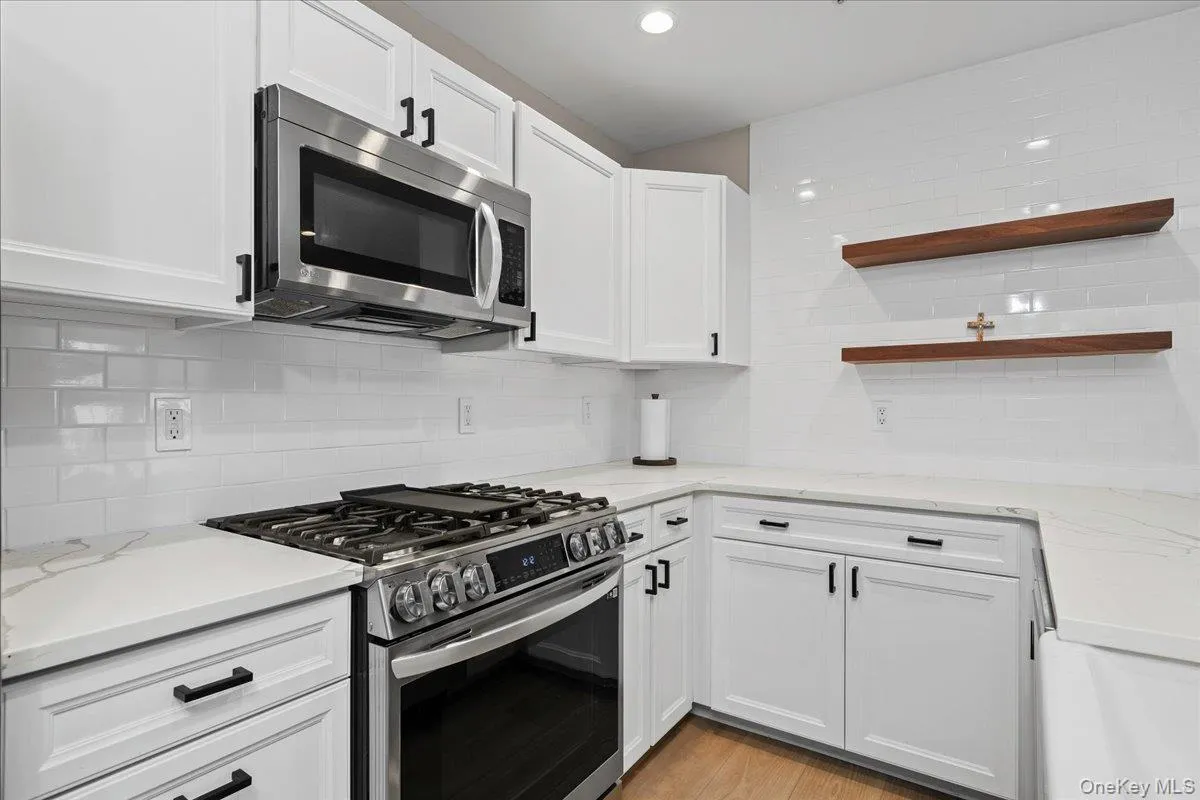 56 The Rise, Warwick (town), NY, 2 Bedrooms Bedrooms, 5 Rooms Rooms,1 BathroomBathrooms,Residential Lease,For Rent,The Rise,0,1003726 56 The Rise, Warwick (town), NY, 2 Bedrooms Bedrooms, 5 Rooms Rooms,1 BathroomBathrooms,Residential Lease,For Rent,The Rise,0,1003726