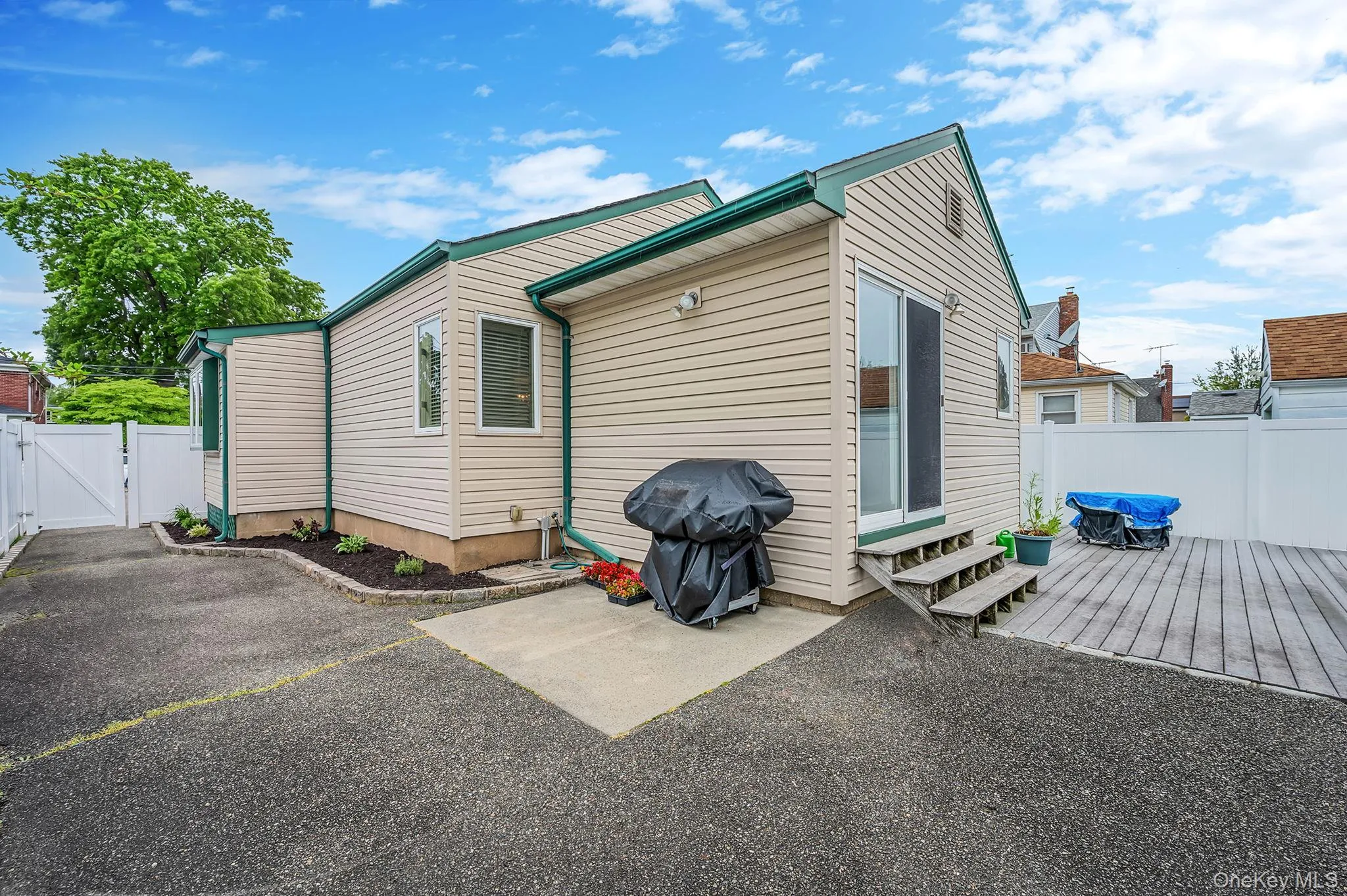 10 Gordon Avenue, North Hempstead, NY, 3 Bedrooms Bedrooms, 7 Rooms Rooms,1 BathroomBathrooms,Residential,For Rent,Gordon,0,1003728 10 Gordon Avenue, North Hempstead, NY, 3 Bedrooms Bedrooms, 7 Rooms Rooms,1 BathroomBathrooms,Residential,For Rent,Gordon,0,1003728