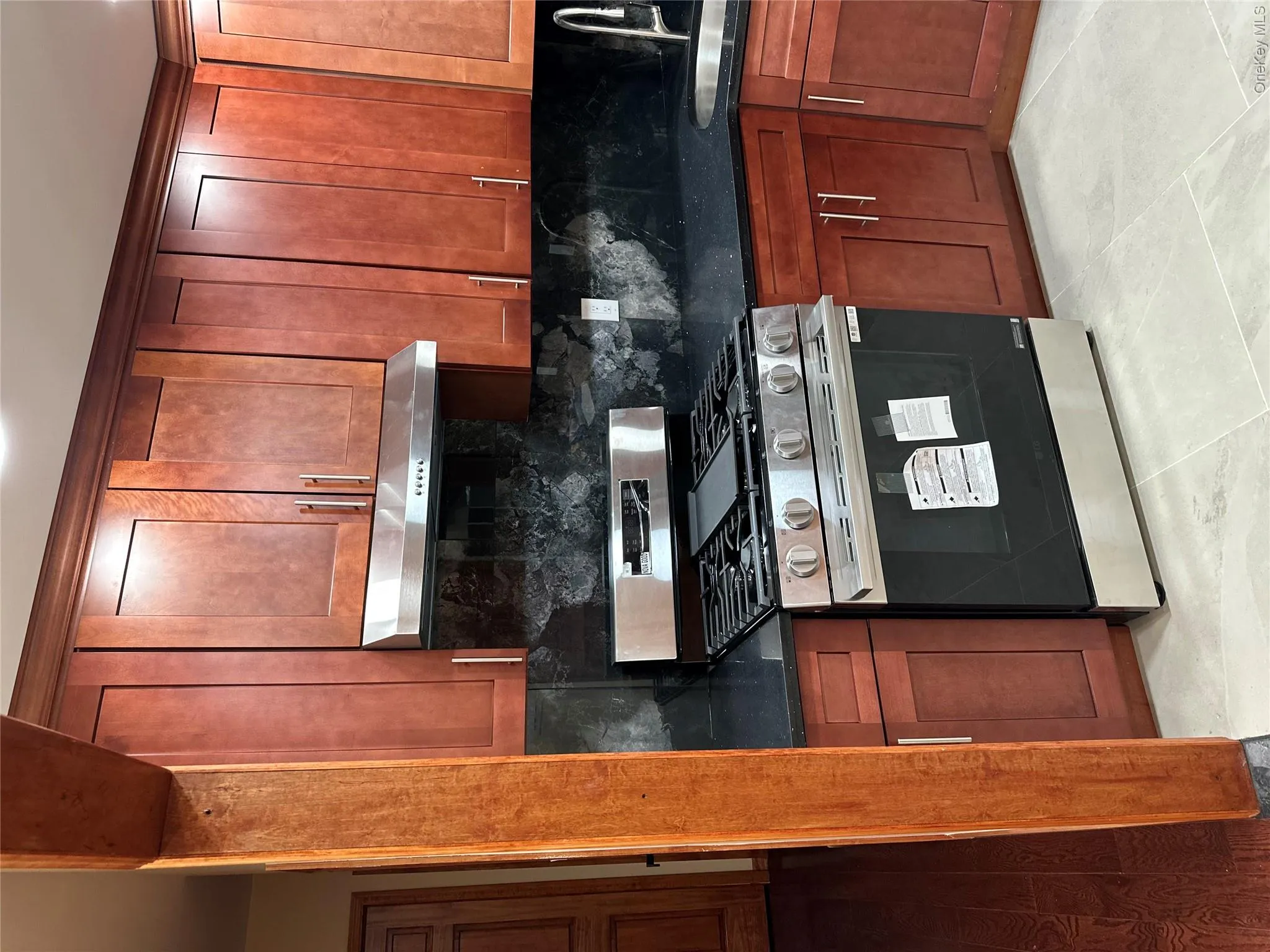 9015 Bayview Place, New York, NY, 3 Bedrooms Bedrooms, 6 Rooms Rooms,2 BathroomsBathrooms,Residential Lease,For Rent,Bayview,0,1003733 9015 Bayview Place, New York, NY, 3 Bedrooms Bedrooms, 6 Rooms Rooms,2 BathroomsBathrooms,Residential Lease,For Rent,Bayview,0,1003733