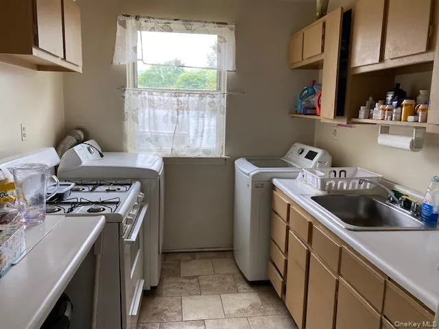 254-25 75th Avenue, New York, NY, 3 Bedrooms Bedrooms, 5 Rooms Rooms,1 BathroomBathrooms,Residential Sale,For Rent,75th,0,1003749 254-25 75th Avenue, New York, NY, 3 Bedrooms Bedrooms, 5 Rooms Rooms,1 BathroomBathrooms,Residential Sale,For Rent,75th,0,1003749