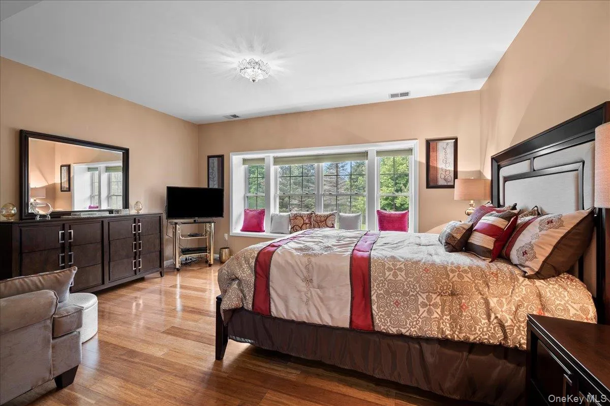 Can be used as bedroom...no closet Can be used as bedroom...no closet