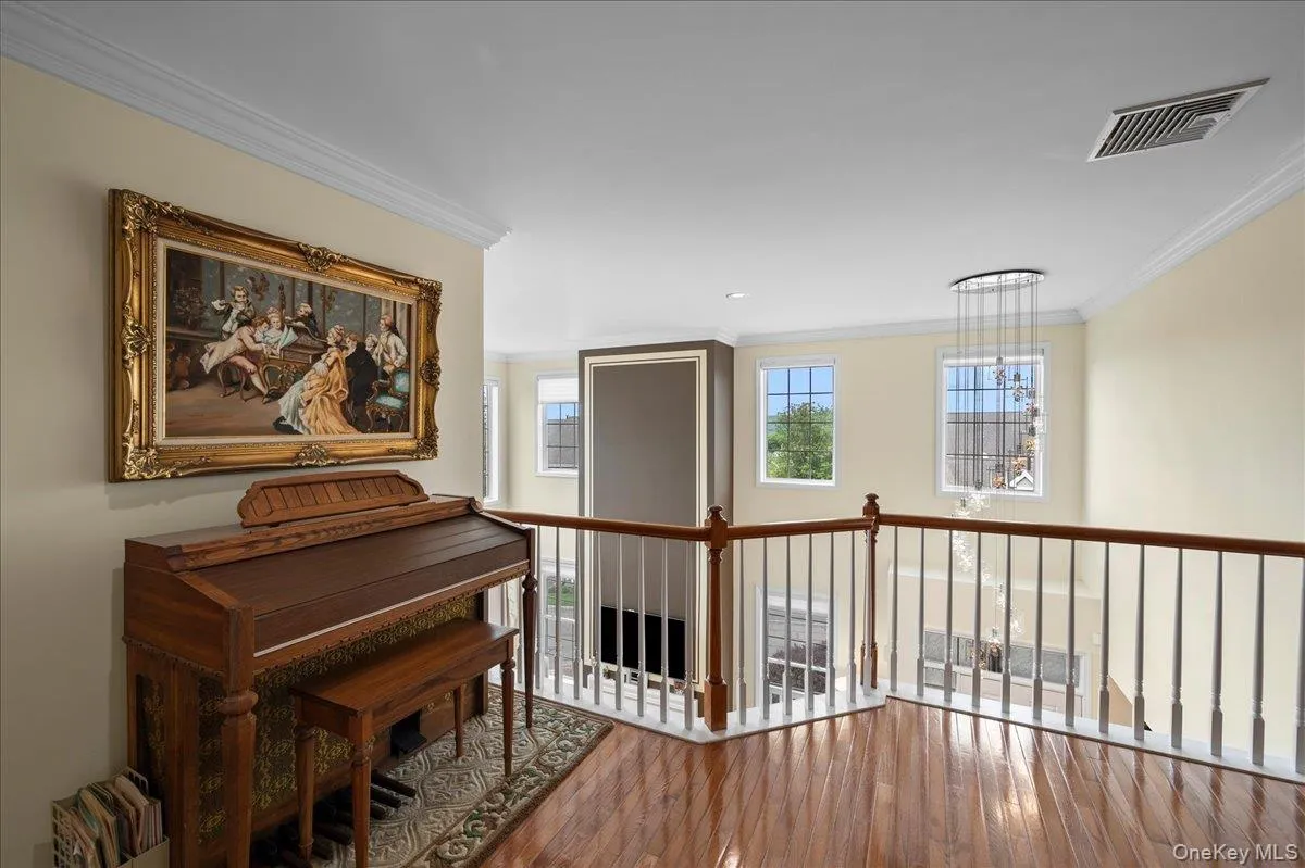 Gleaming hardwood floors Gleaming hardwood floors