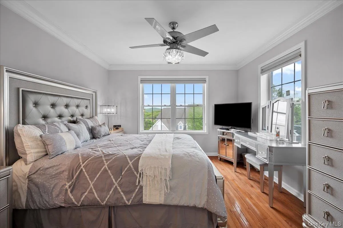 Upstairs bedroom Upstairs bedroom