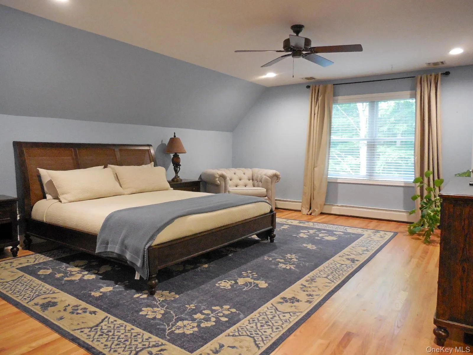 Primary bedrm w hdwd floors, double windows, pvt bath, 3 closets 1 w/ custom builtin. Primary bedrm w hdwd floors, double windows, pvt bath, 3 closets 1 w/ custom builtin.