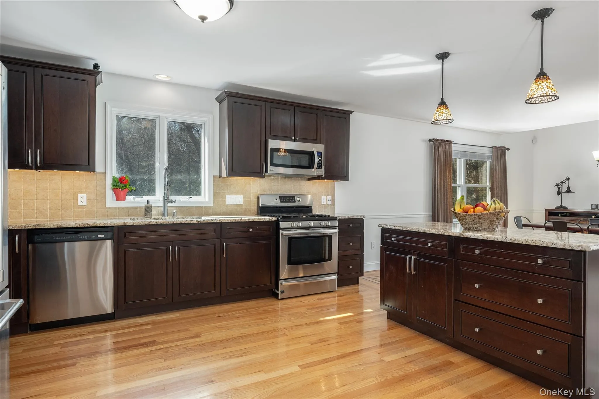 Chef's kitchen, ample counter and cabinet space. Chef's kitchen, ample counter and cabinet space.