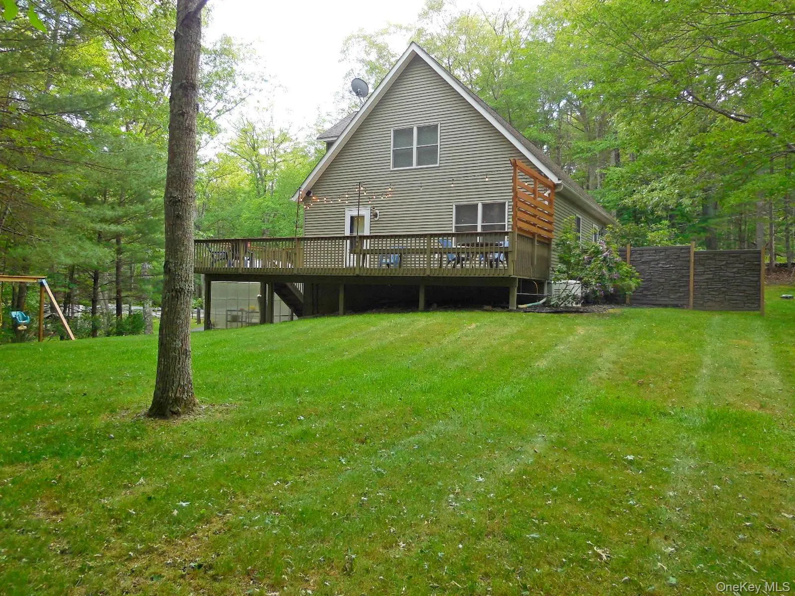 Side yard, full length deck, Whole house Generac Generator, Eco Tech fencing, private setting. Side yard, full length deck, Whole house Generac Generator, Eco Tech fencing, private setting.