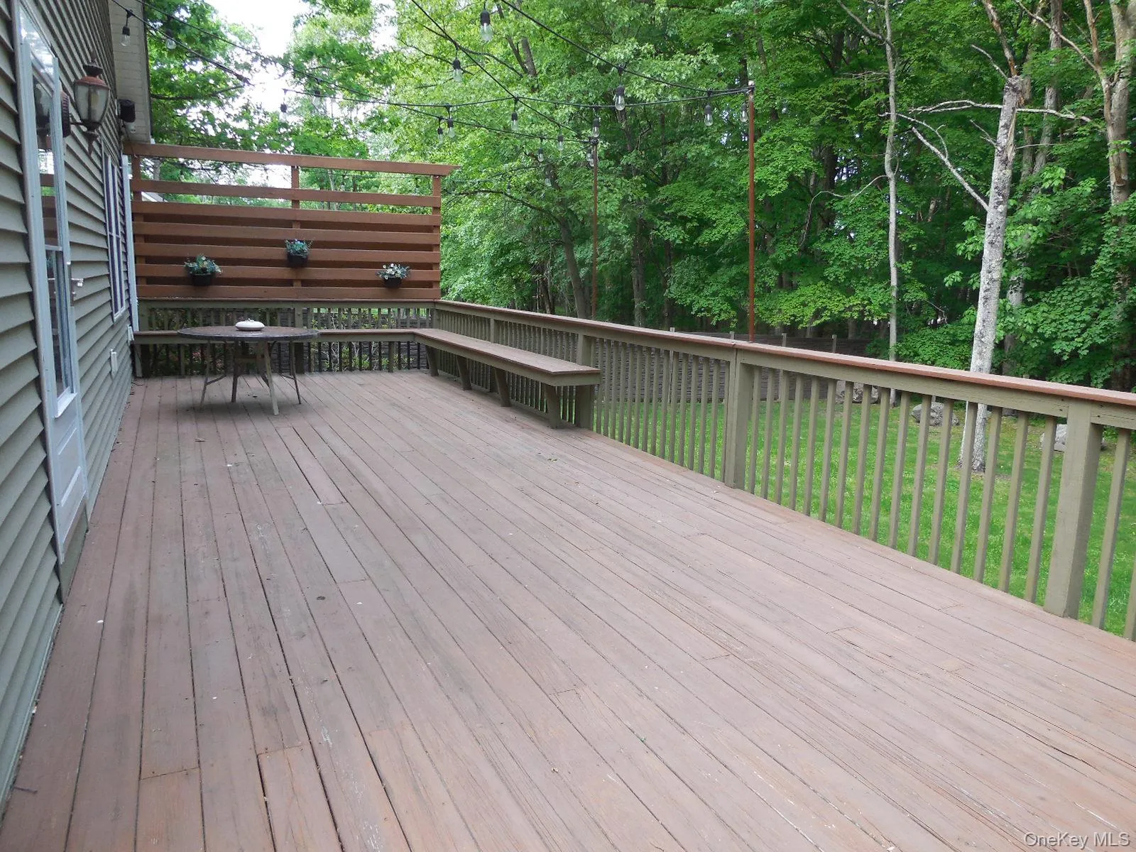 Side deck w/ privacy wall, and built in bench, overlooking side yard. Side deck w/ privacy wall, and built in bench, overlooking side yard.