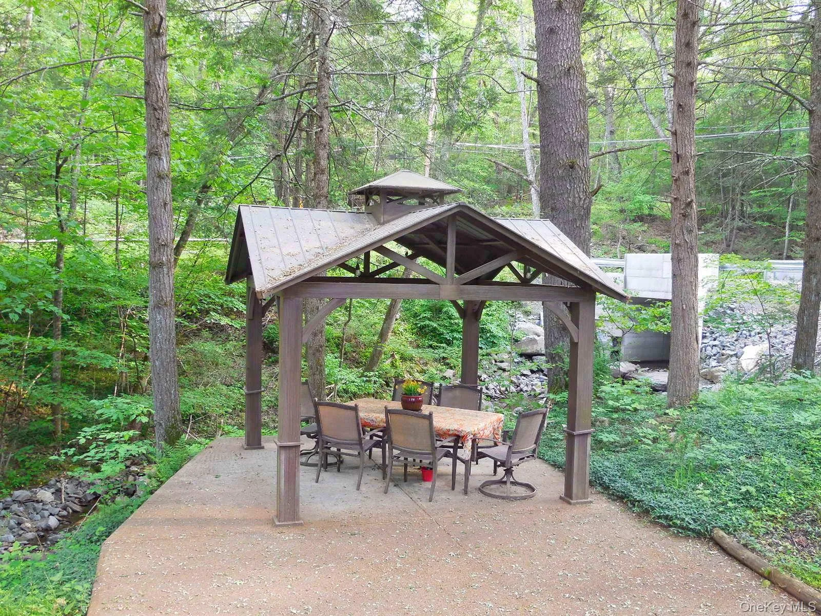 Enjoy peaceful mornings, lunch or dinner streamside under the Gazebo surounded by nature. Enjoy peaceful mornings, lunch or dinner streamside under the Gazebo surounded by nature.