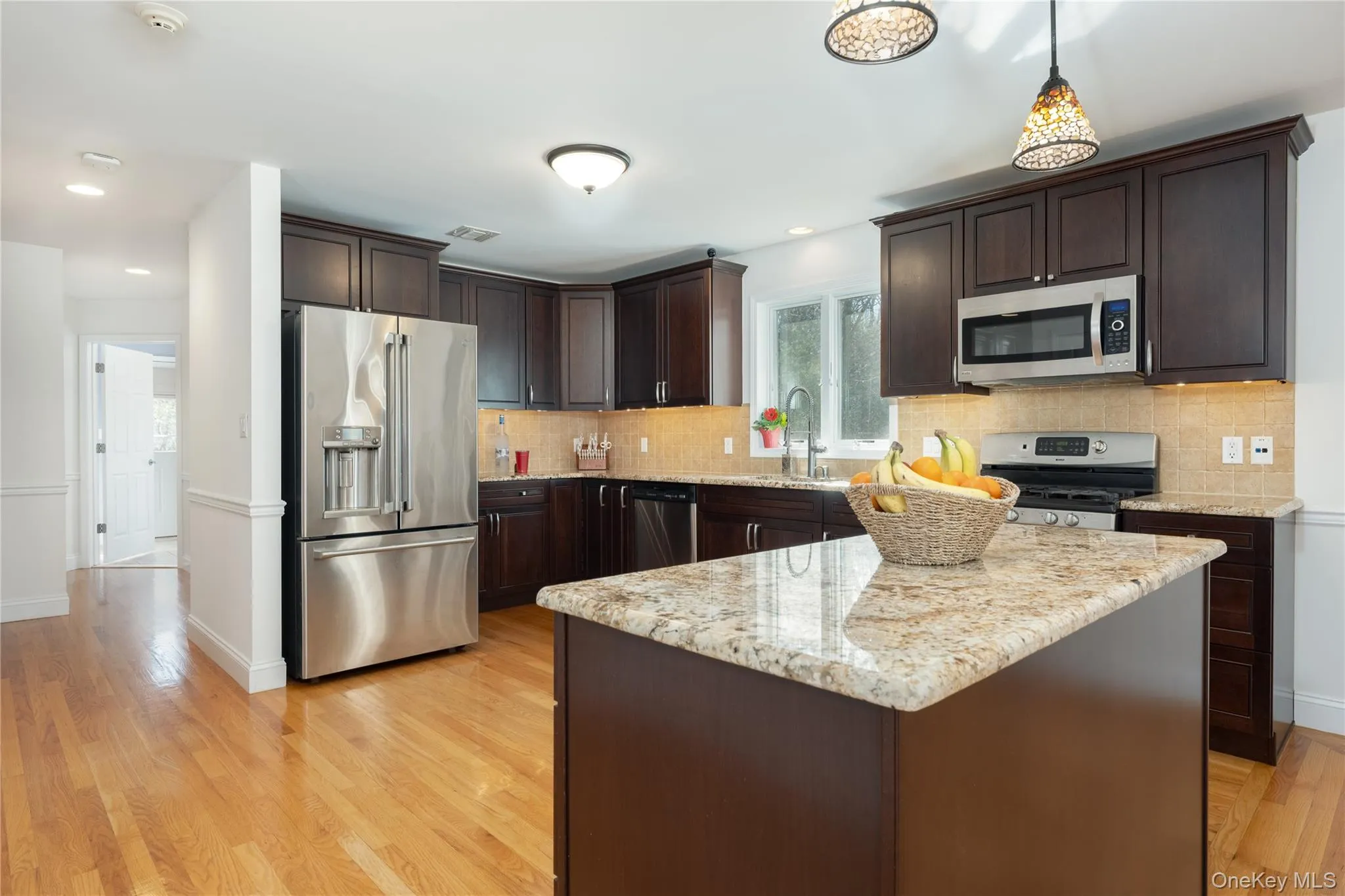 Granite countertops, SS appliances, hardwood floors. Granite countertops, SS appliances, hardwood floors.