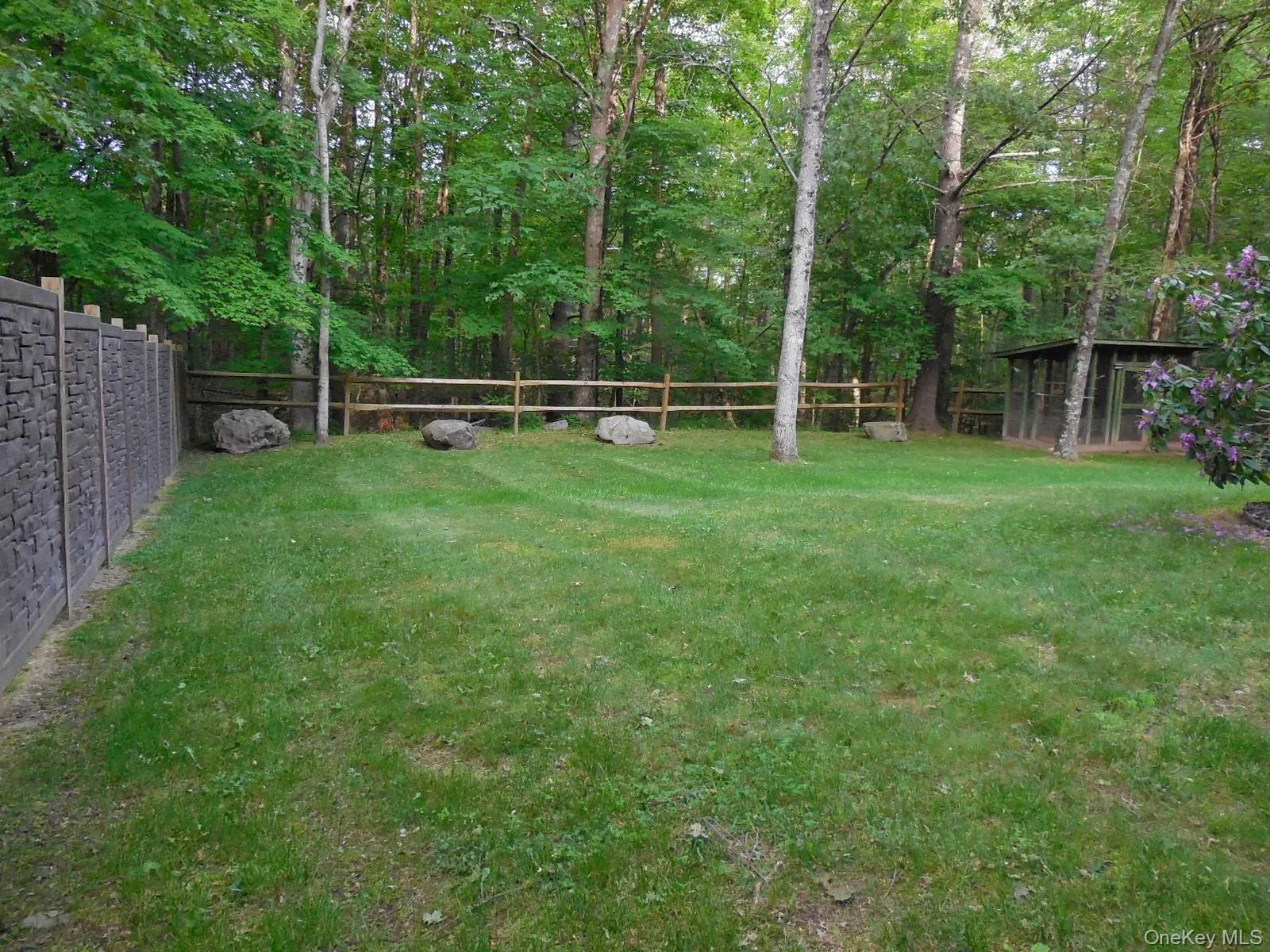 Side yard partially fenced, Eco Tech fencing. Side yard partially fenced, Eco Tech fencing.