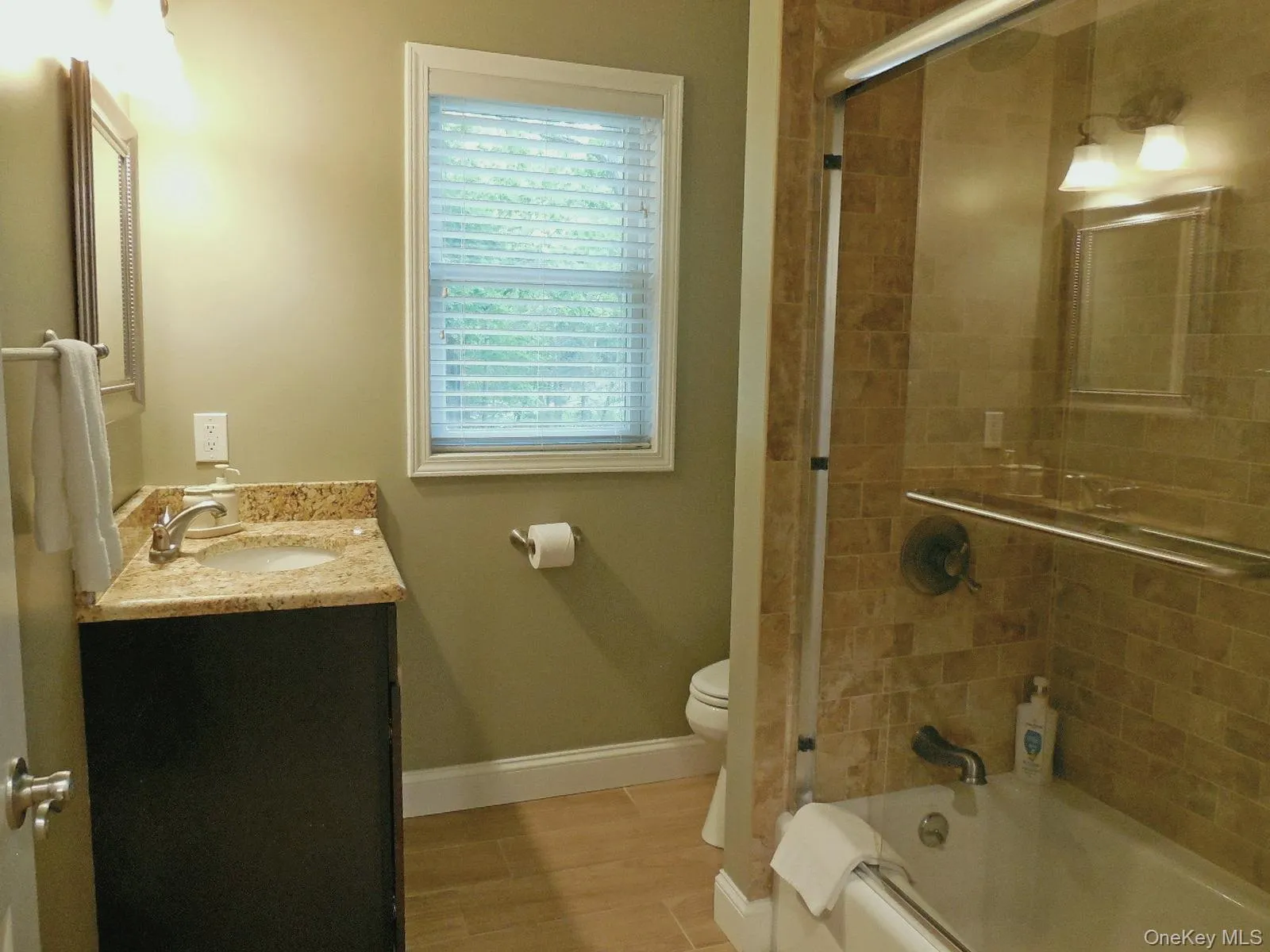 Main level full bath Main level full bath