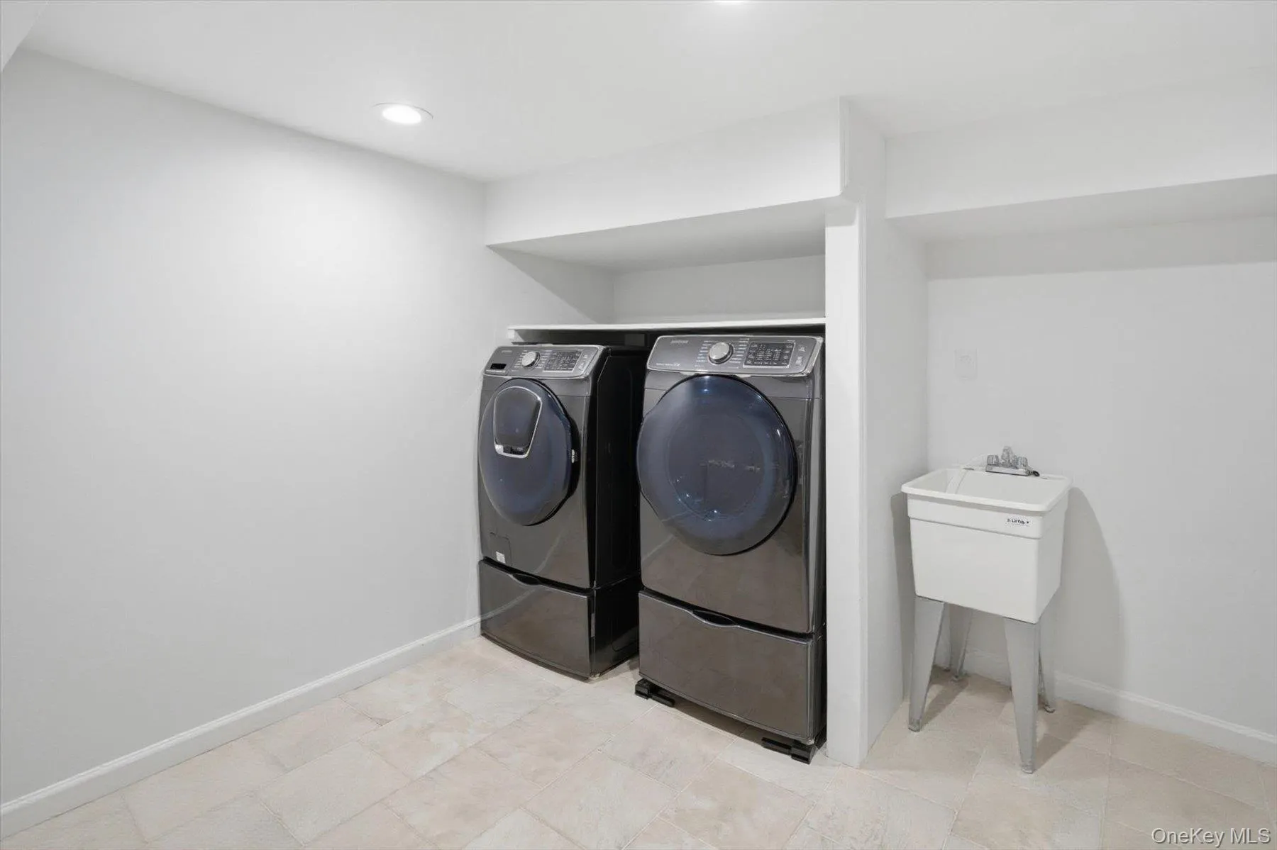 19 Gruber Drive, Glen Cove, NY, 3 Bedrooms Bedrooms, 7 Rooms Rooms,2 BathroomsBathrooms,Residential,For Rent,Gruber,0,1003769 19 Gruber Drive, Glen Cove, NY, 3 Bedrooms Bedrooms, 7 Rooms Rooms,2 BathroomsBathrooms,Residential,For Rent,Gruber,0,1003769