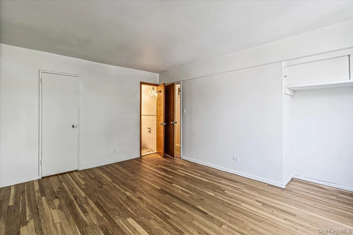 Primary Bedroom w/2 closets, including a walk-in Primary Bedroom w/2 closets, including a walk-in