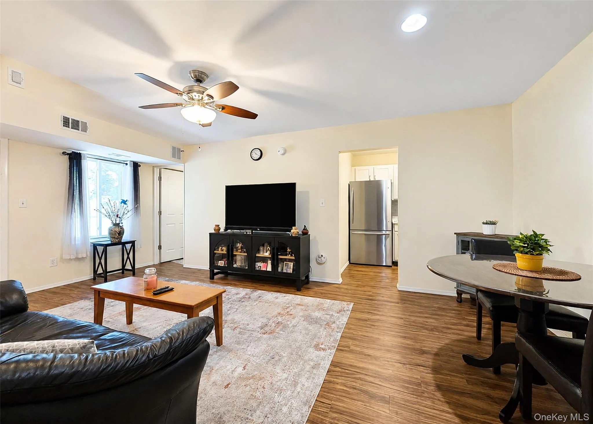 9 Navajo Court, Brookhaven, NY, 1 Bedroom Bedrooms, 3 Rooms Rooms,1 BathroomBathrooms,Residential,For Rent,Navajo,0,1003788 9 Navajo Court, Brookhaven, NY, 1 Bedroom Bedrooms, 3 Rooms Rooms,1 BathroomBathrooms,Residential,For Rent,Navajo,0,1003788