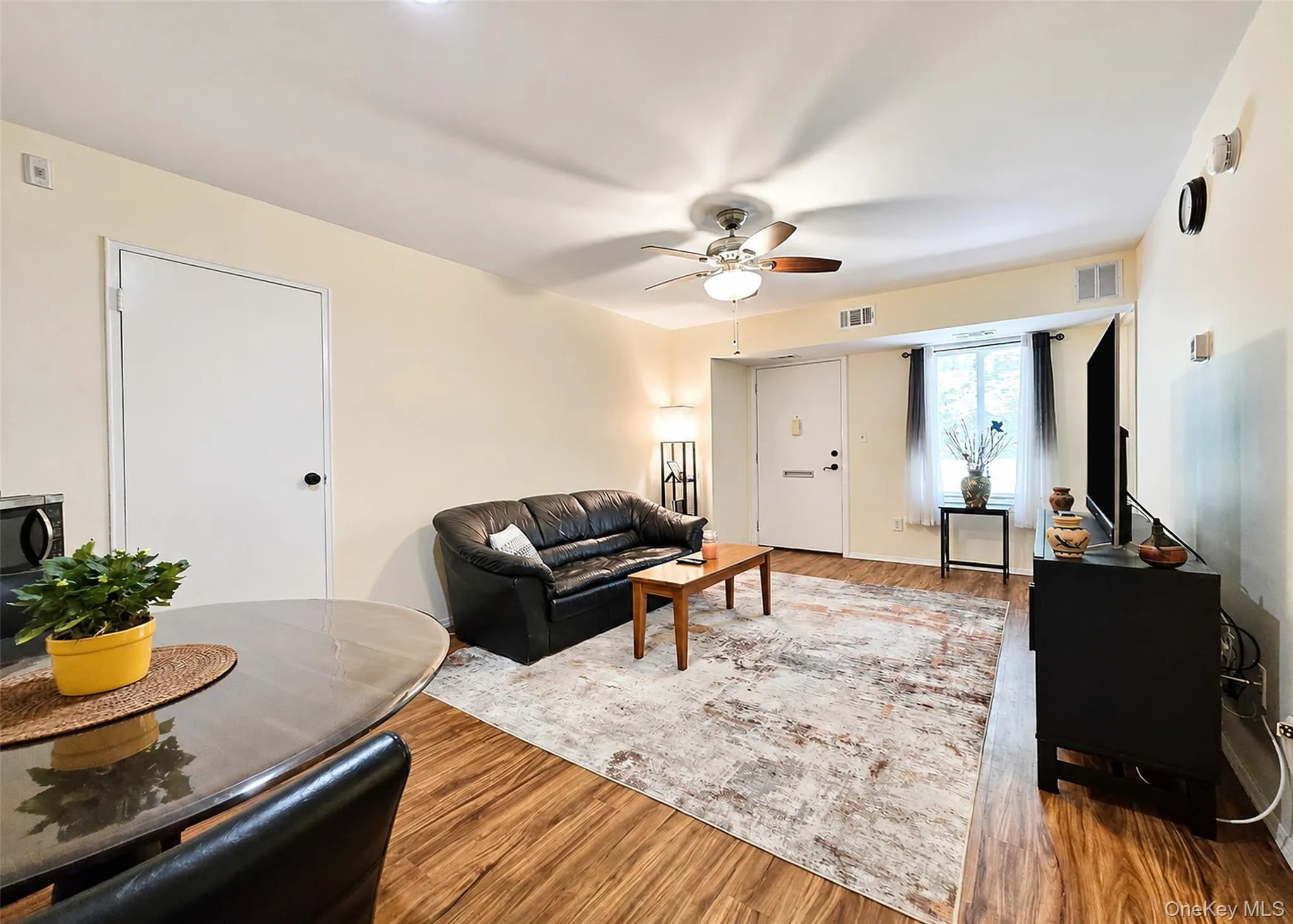 9 Navajo Court, Brookhaven, NY, 1 Bedroom Bedrooms, 3 Rooms Rooms,1 BathroomBathrooms,Residential,For Rent,Navajo,0,1003788 9 Navajo Court, Brookhaven, NY, 1 Bedroom Bedrooms, 3 Rooms Rooms,1 BathroomBathrooms,Residential,For Rent,Navajo,0,1003788