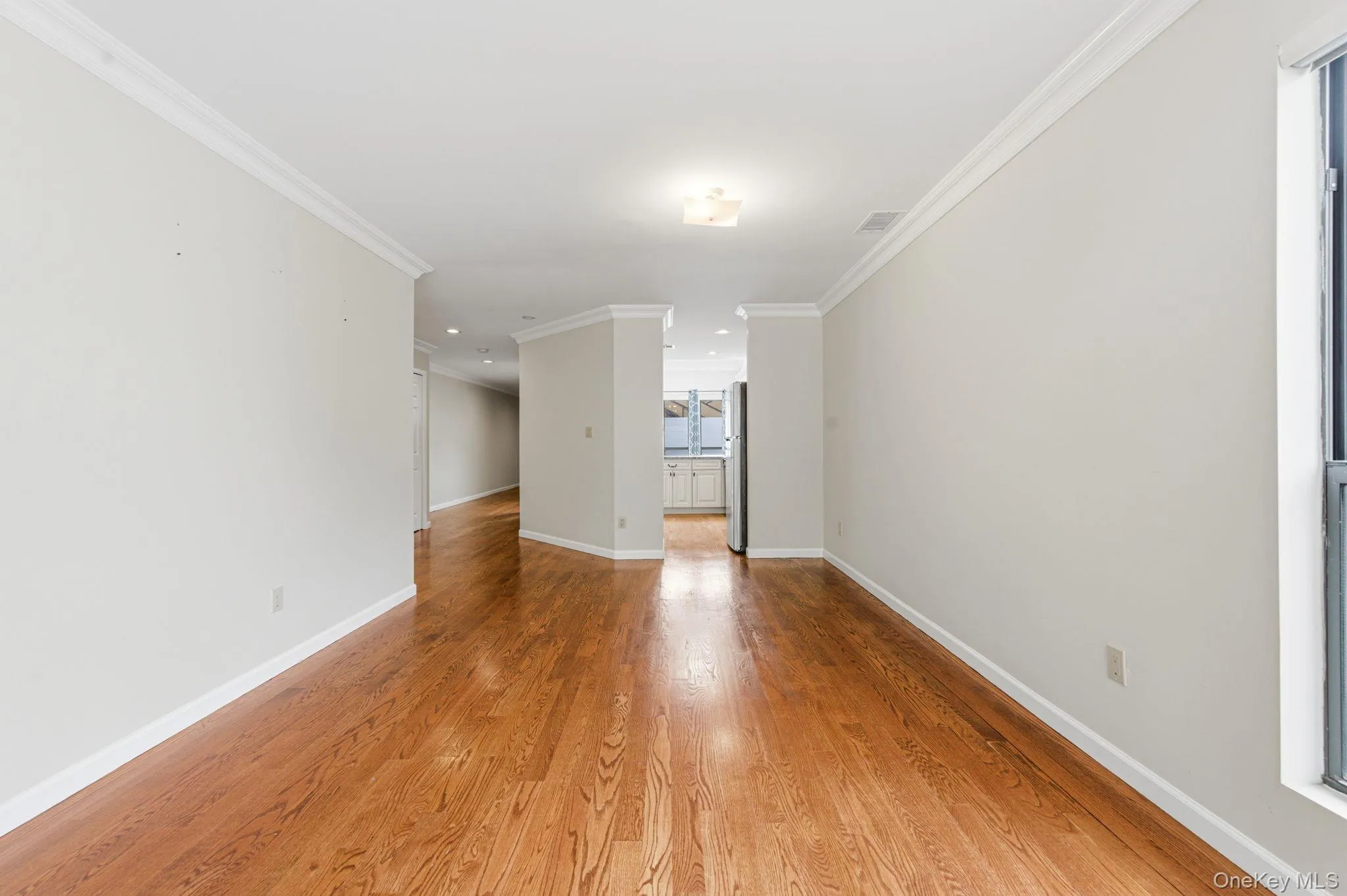 19 The Circle, Oyster Bay, NY, 2 Bedrooms Bedrooms, 5 Rooms Rooms,2 BathroomsBathrooms,Residential,For Rent,The Circle,0,1003795 19 The Circle, Oyster Bay, NY, 2 Bedrooms Bedrooms, 5 Rooms Rooms,2 BathroomsBathrooms,Residential,For Rent,The Circle,0,1003795