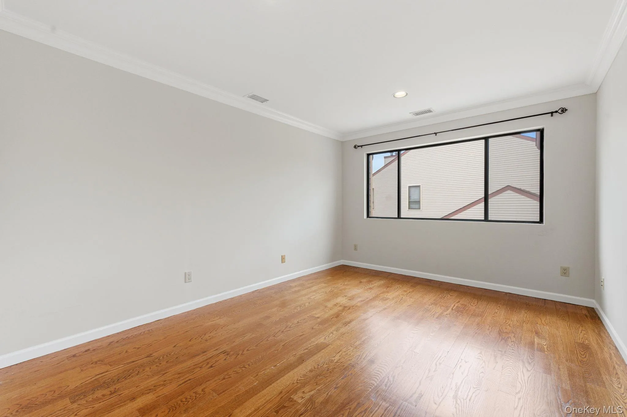 19 The Circle, Oyster Bay, NY, 2 Bedrooms Bedrooms, 5 Rooms Rooms,2 BathroomsBathrooms,Residential,For Rent,The Circle,0,1003795 19 The Circle, Oyster Bay, NY, 2 Bedrooms Bedrooms, 5 Rooms Rooms,2 BathroomsBathrooms,Residential,For Rent,The Circle,0,1003795