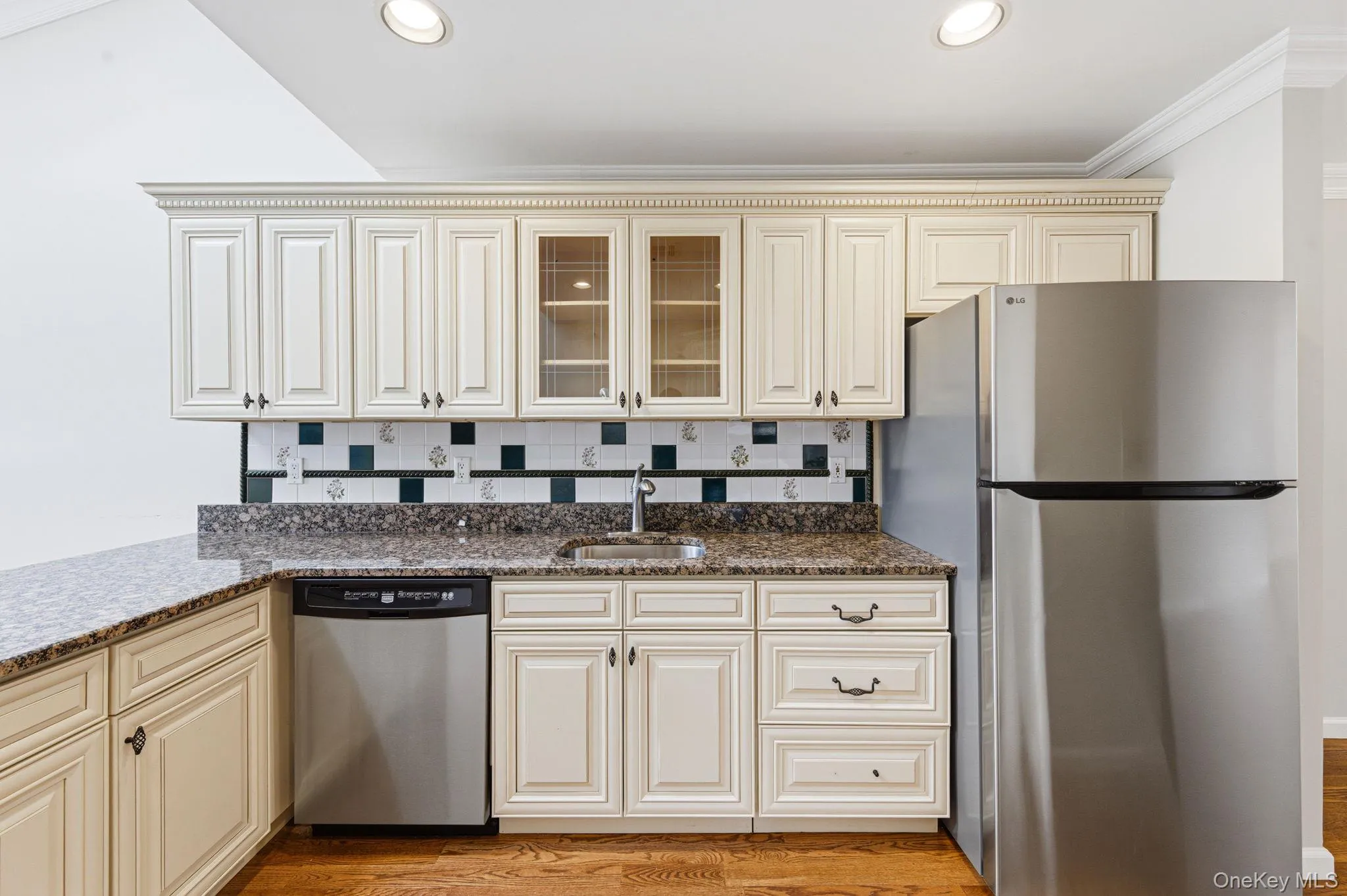 19 The Circle, Oyster Bay, NY, 2 Bedrooms Bedrooms, 5 Rooms Rooms,2 BathroomsBathrooms,Residential,For Rent,The Circle,0,1003795 19 The Circle, Oyster Bay, NY, 2 Bedrooms Bedrooms, 5 Rooms Rooms,2 BathroomsBathrooms,Residential,For Rent,The Circle,0,1003795