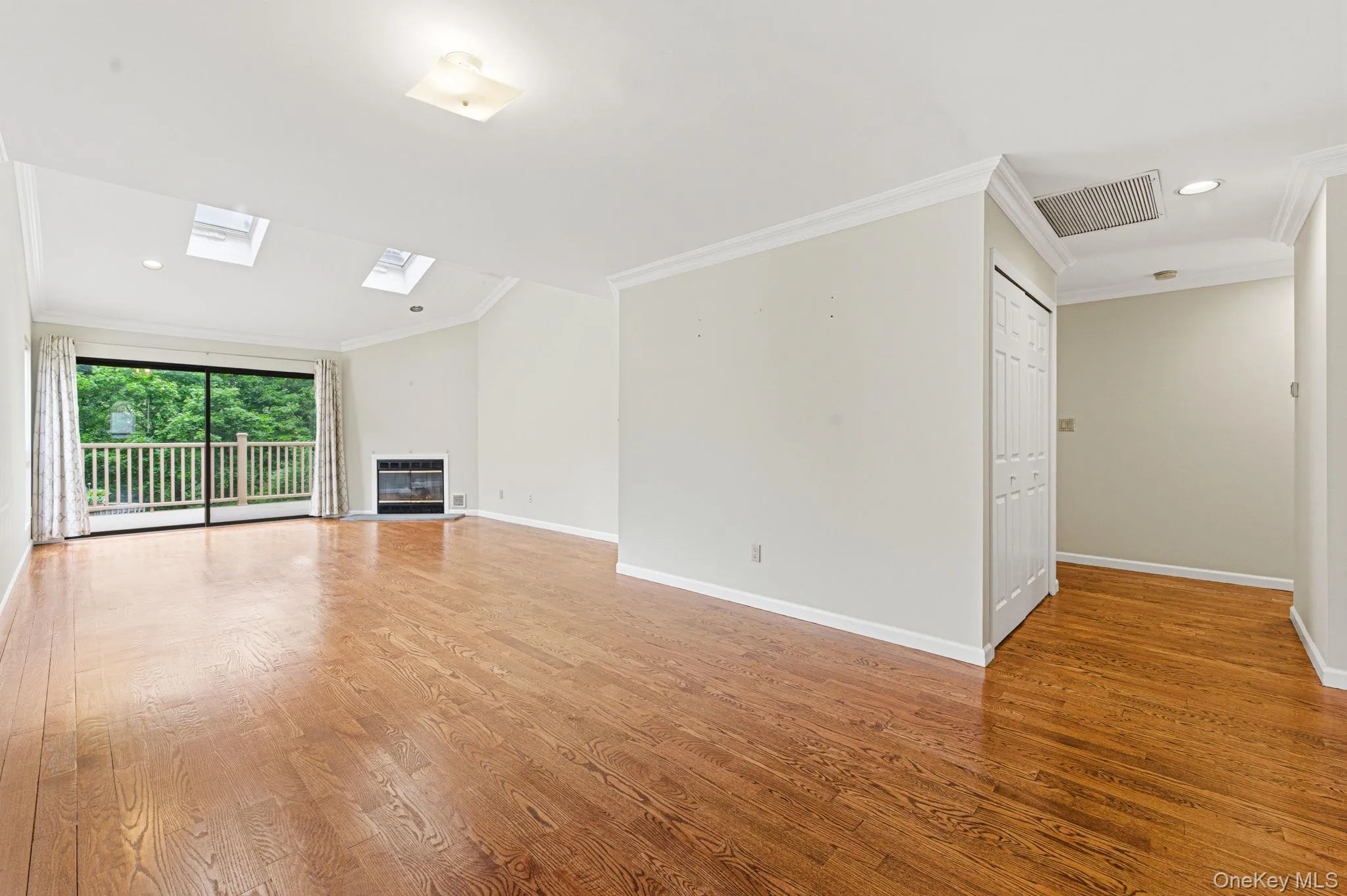 19 The Circle, Oyster Bay, NY, 2 Bedrooms Bedrooms, 5 Rooms Rooms,2 BathroomsBathrooms,Residential,For Rent,The Circle,0,1003795 19 The Circle, Oyster Bay, NY, 2 Bedrooms Bedrooms, 5 Rooms Rooms,2 BathroomsBathrooms,Residential,For Rent,The Circle,0,1003795