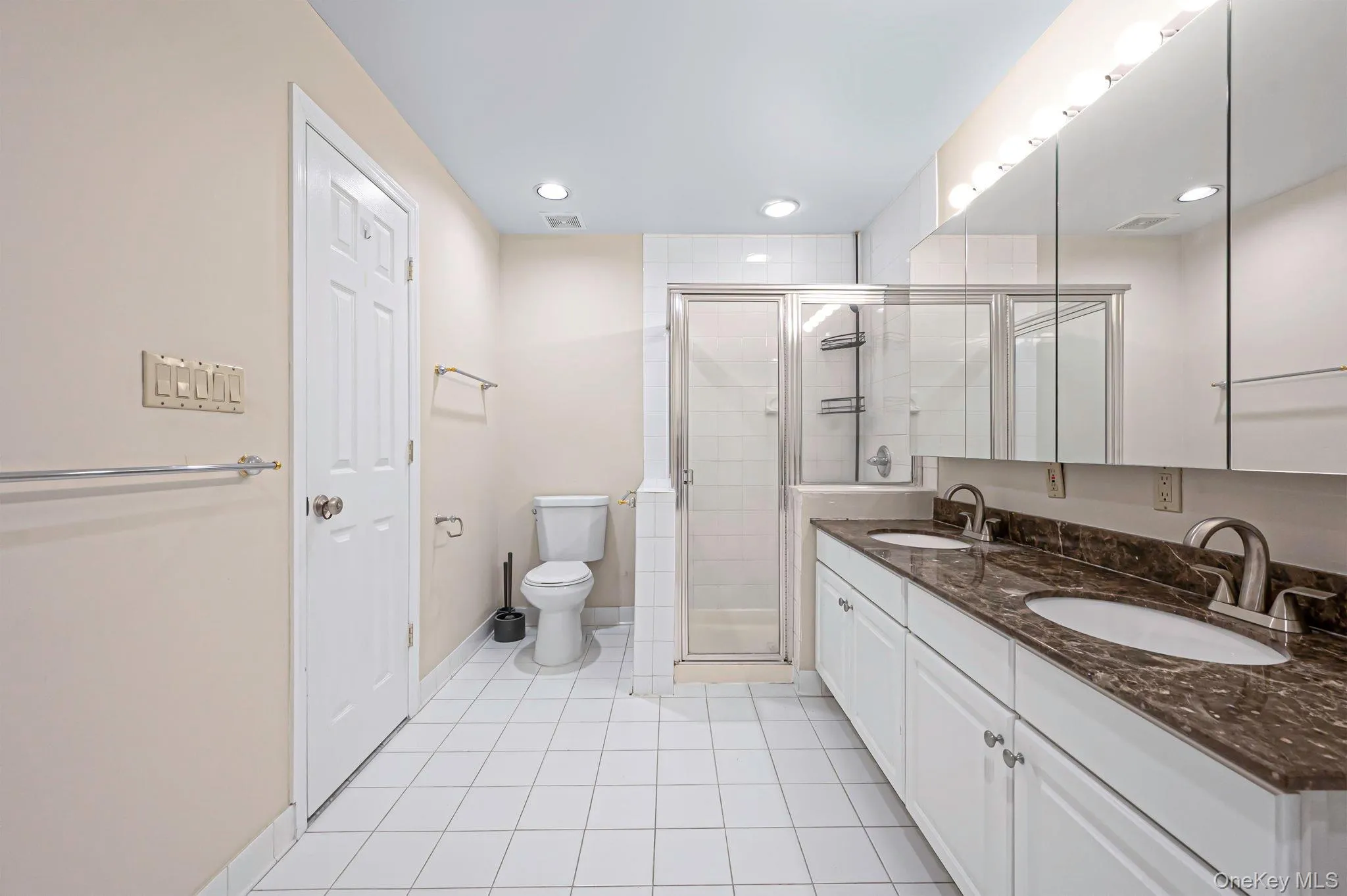 19 The Circle, Oyster Bay, NY, 2 Bedrooms Bedrooms, 5 Rooms Rooms,2 BathroomsBathrooms,Residential,For Rent,The Circle,0,1003795 19 The Circle, Oyster Bay, NY, 2 Bedrooms Bedrooms, 5 Rooms Rooms,2 BathroomsBathrooms,Residential,For Rent,The Circle,0,1003795