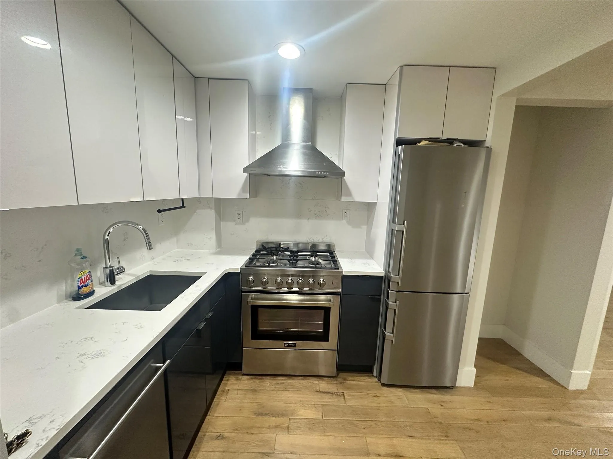 2705 41st Avenue, New York, NY, 2 Bedrooms Bedrooms, 5 Rooms Rooms,2 BathroomsBathrooms,Residential Lease,For Rent,41st,0,1003798 2705 41st Avenue, New York, NY, 2 Bedrooms Bedrooms, 5 Rooms Rooms,2 BathroomsBathrooms,Residential Lease,For Rent,41st,0,1003798