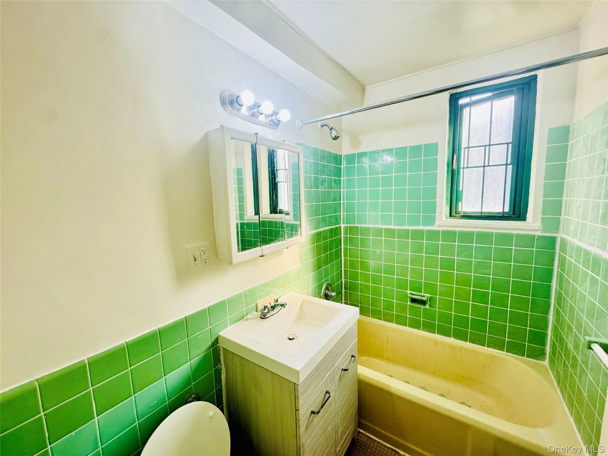 1560 UNIONPORT Road, New York, NY, 3 Bedrooms Bedrooms, 4 Rooms Rooms,1 BathroomBathrooms,Residential,For Rent,UNIONPORT,0,1003802 1560 UNIONPORT Road, New York, NY, 3 Bedrooms Bedrooms, 4 Rooms Rooms,1 BathroomBathrooms,Residential,For Rent,UNIONPORT,0,1003802