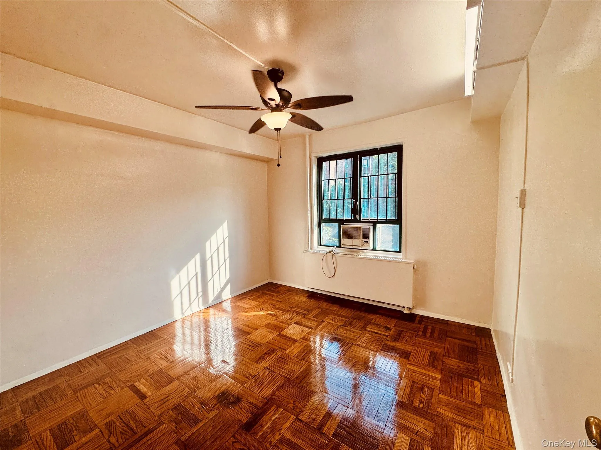 1560 UNIONPORT Road, New York, NY, 3 Bedrooms Bedrooms, 4 Rooms Rooms,1 BathroomBathrooms,Residential,For Rent,UNIONPORT,0,1003802 1560 UNIONPORT Road, New York, NY, 3 Bedrooms Bedrooms, 4 Rooms Rooms,1 BathroomBathrooms,Residential,For Rent,UNIONPORT,0,1003802