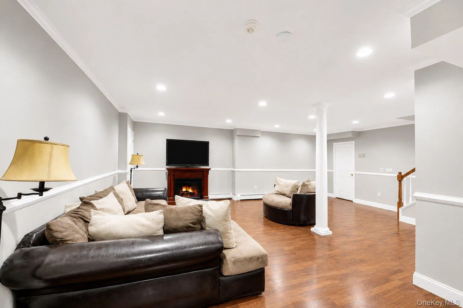 Basement Family Room w. Floating Floor Basement Family Room w. Floating Floor