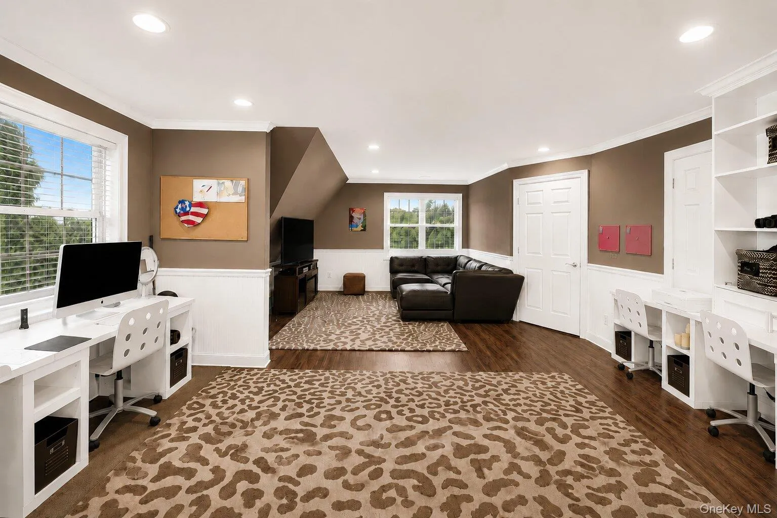 Large Flex Room w. Upper Level Laundry Room Large Flex Room w. Upper Level Laundry Room